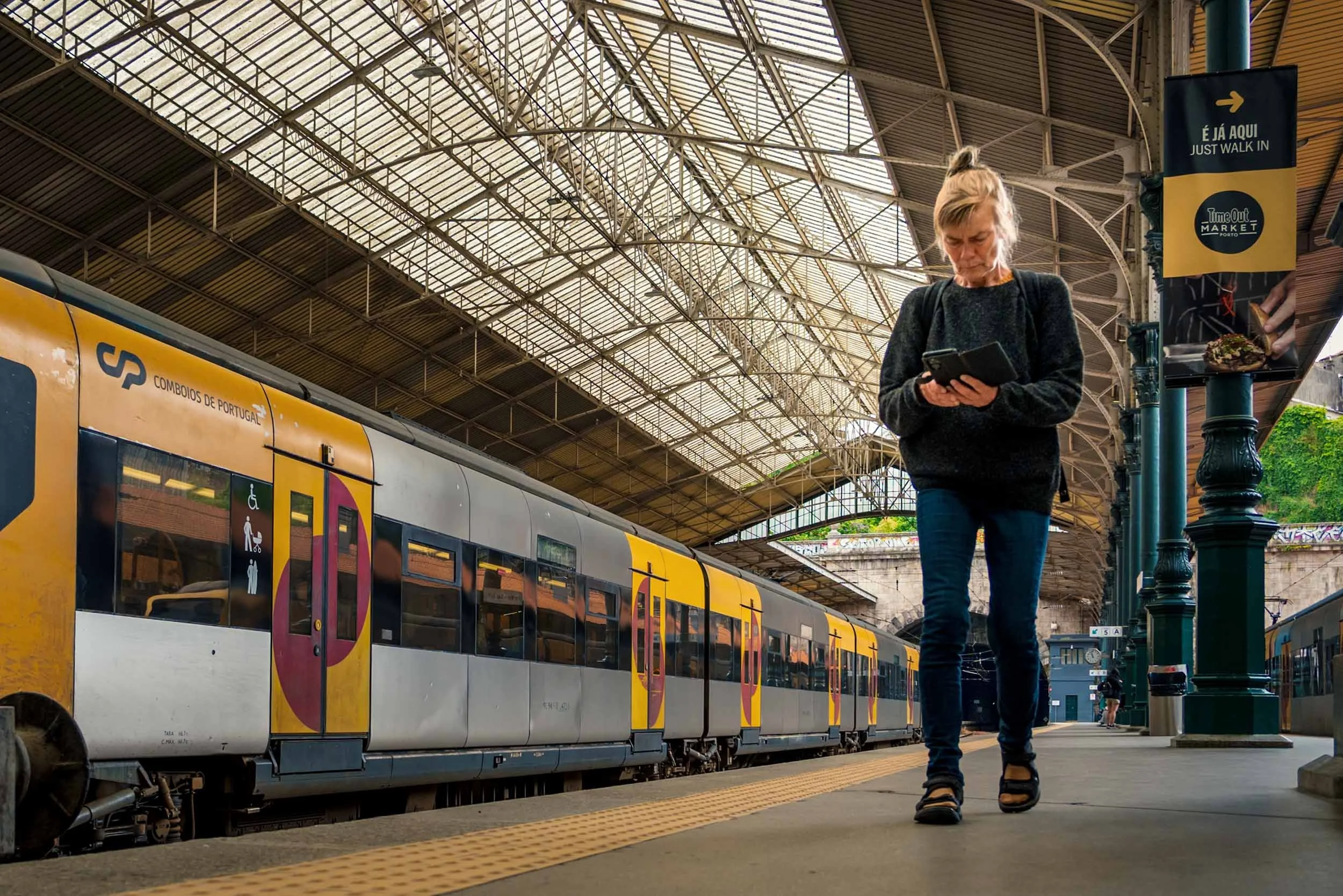 Comboios de Portugal train at São Bento station, Porto