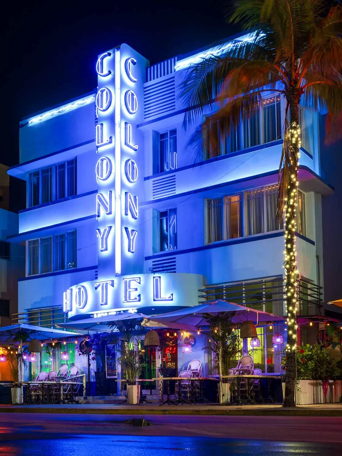 ocean-drive-miami-beach-art-deco-hotel-night