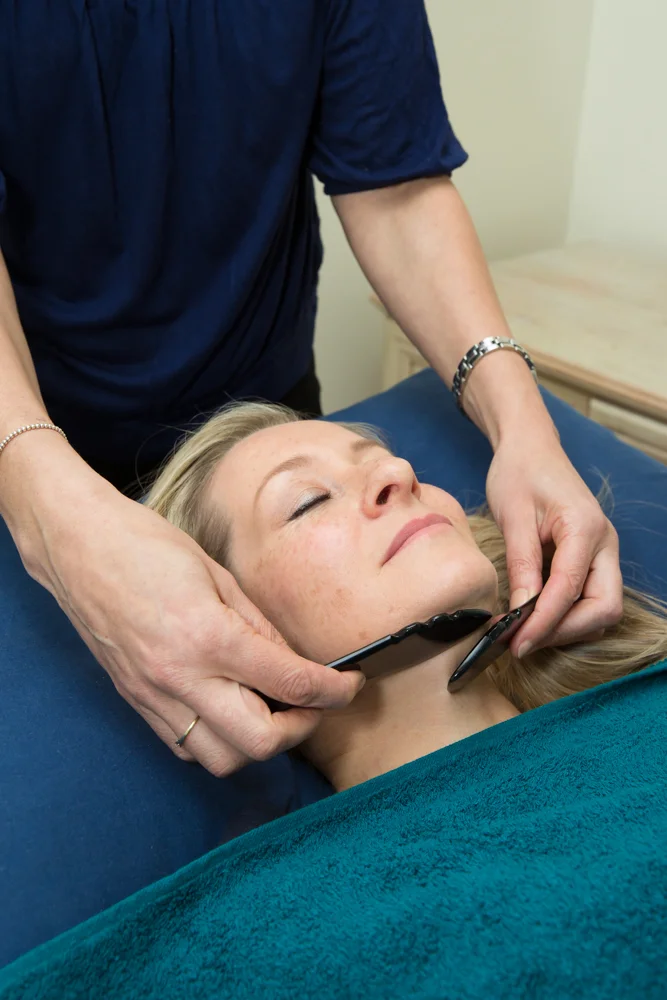 Facial massage is carried out before the acupuncture