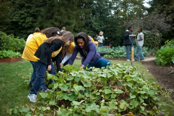 Gardens_First_Lady_harvests_with_students.jpg