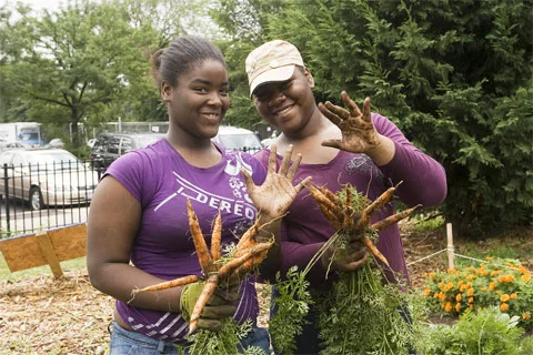 Gardens_high_school_students_w_carrotts.jpg