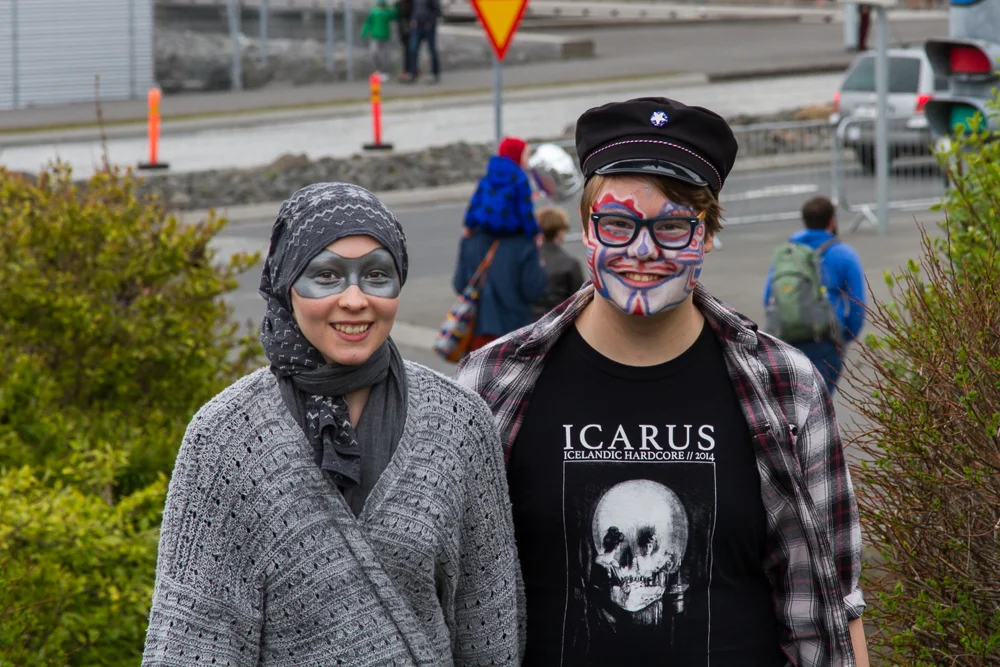 Focus could have been over their shoulders on the road behind, but I focused on Icarus then recomposed.