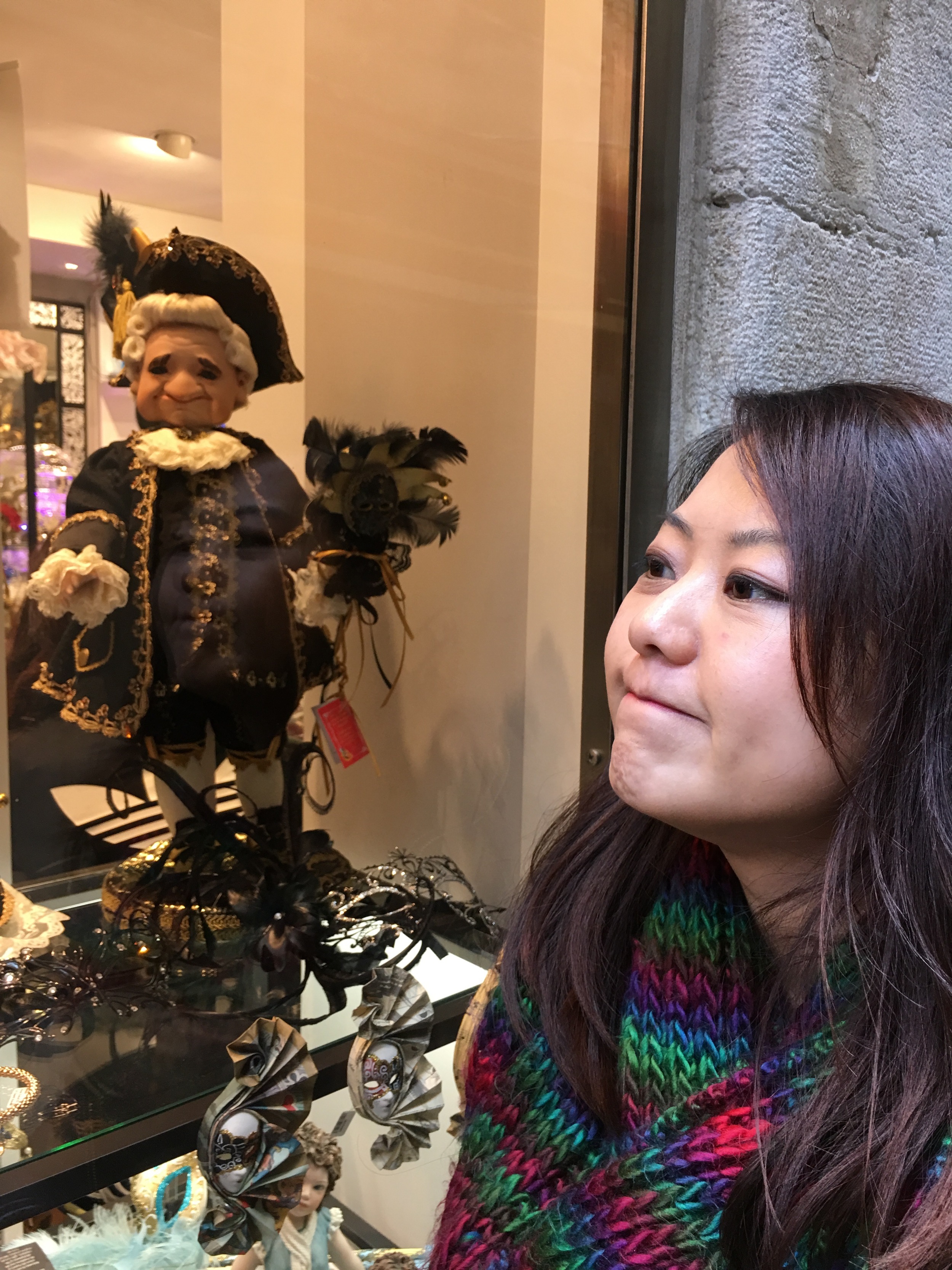 The cutie and the venetian doll