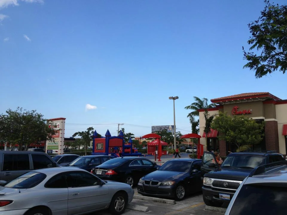 jupiterbounce-palmbeach-partyrental-wellingtonmall-platoscloset-junobeach-delraybeach-bocaraton.jpg