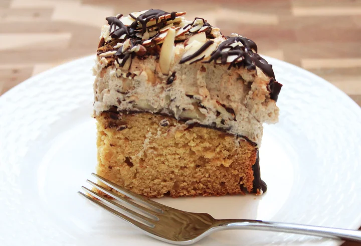 Honey Cake with Banana Cream, Dark Chocolate and Almonds / Refined Sugar Free