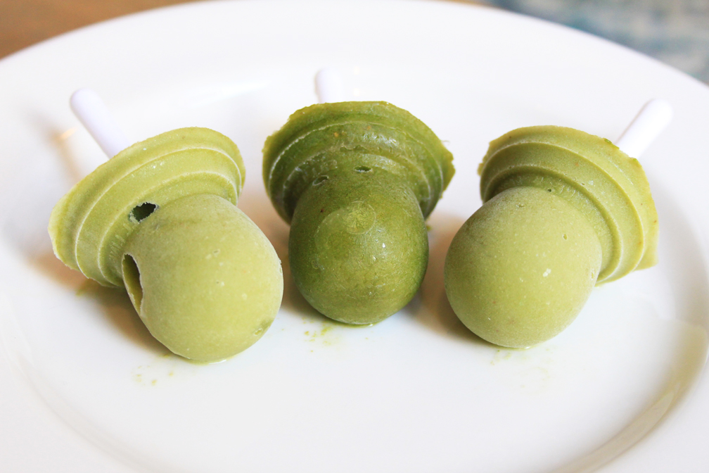 Smoothie Pops using Zoku Mini Pop Mold: 12 Transitional Foods for your 8 to 12 month old Baby // Life is Made with Katie Miles // www.lifeismade.com