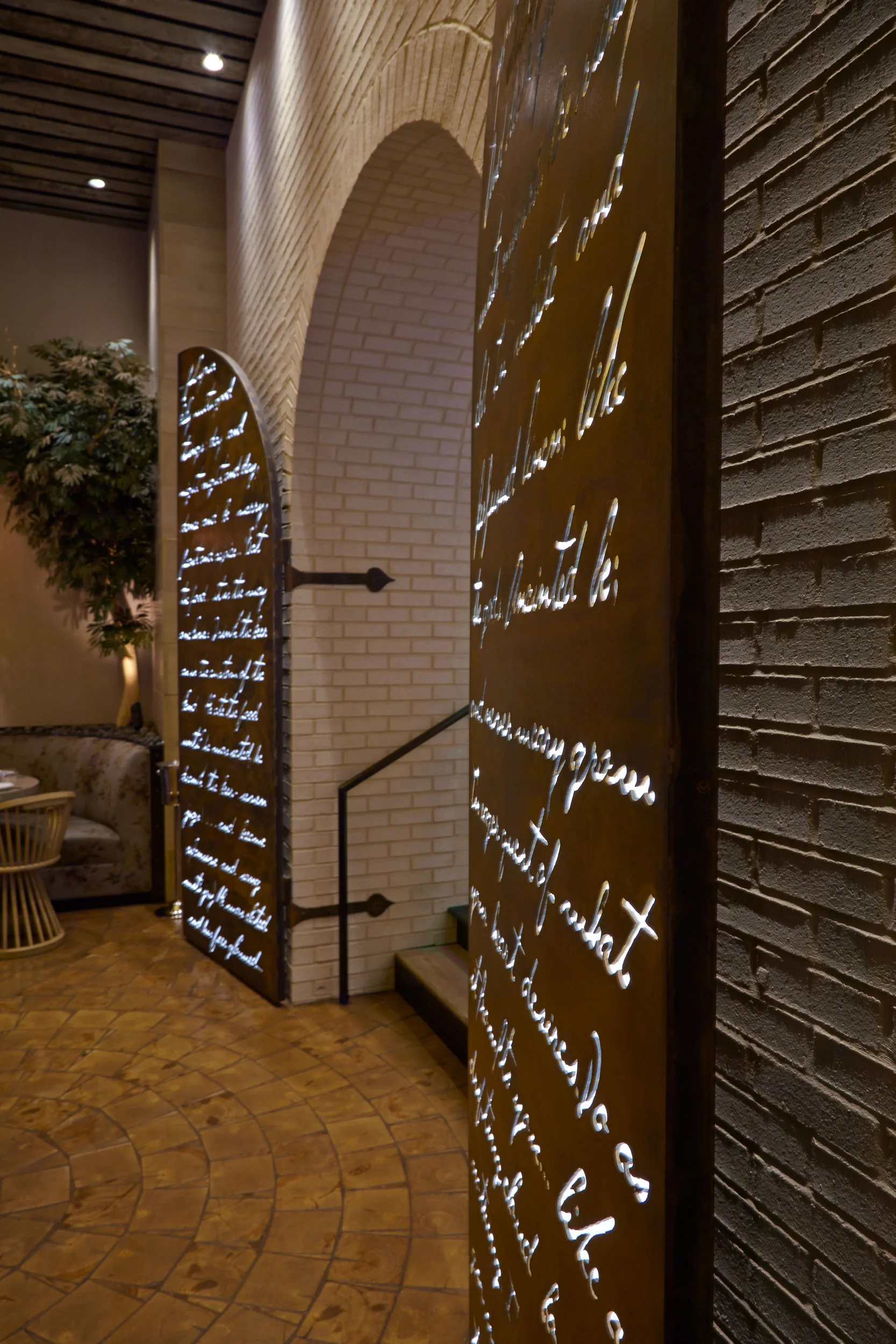 LIghtBeam-MGMCrush-Doors-6-3-147305.jpg