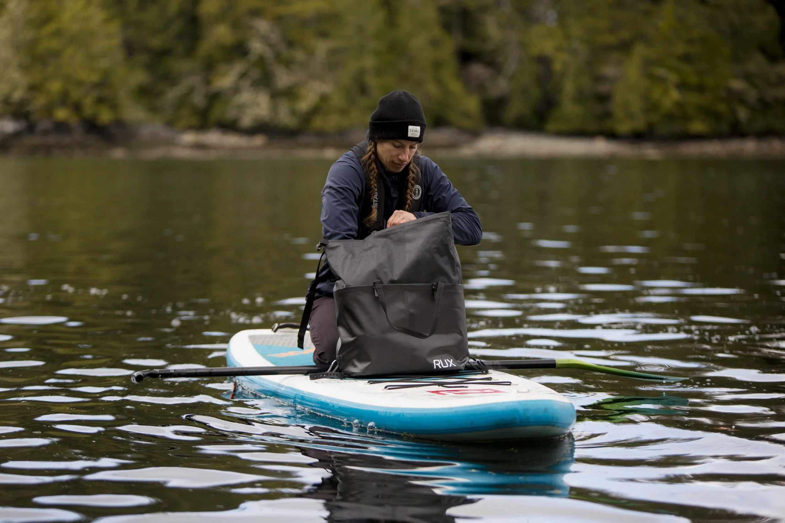 RUX Waterproof Bag 25L Lifestyle6.jpeg