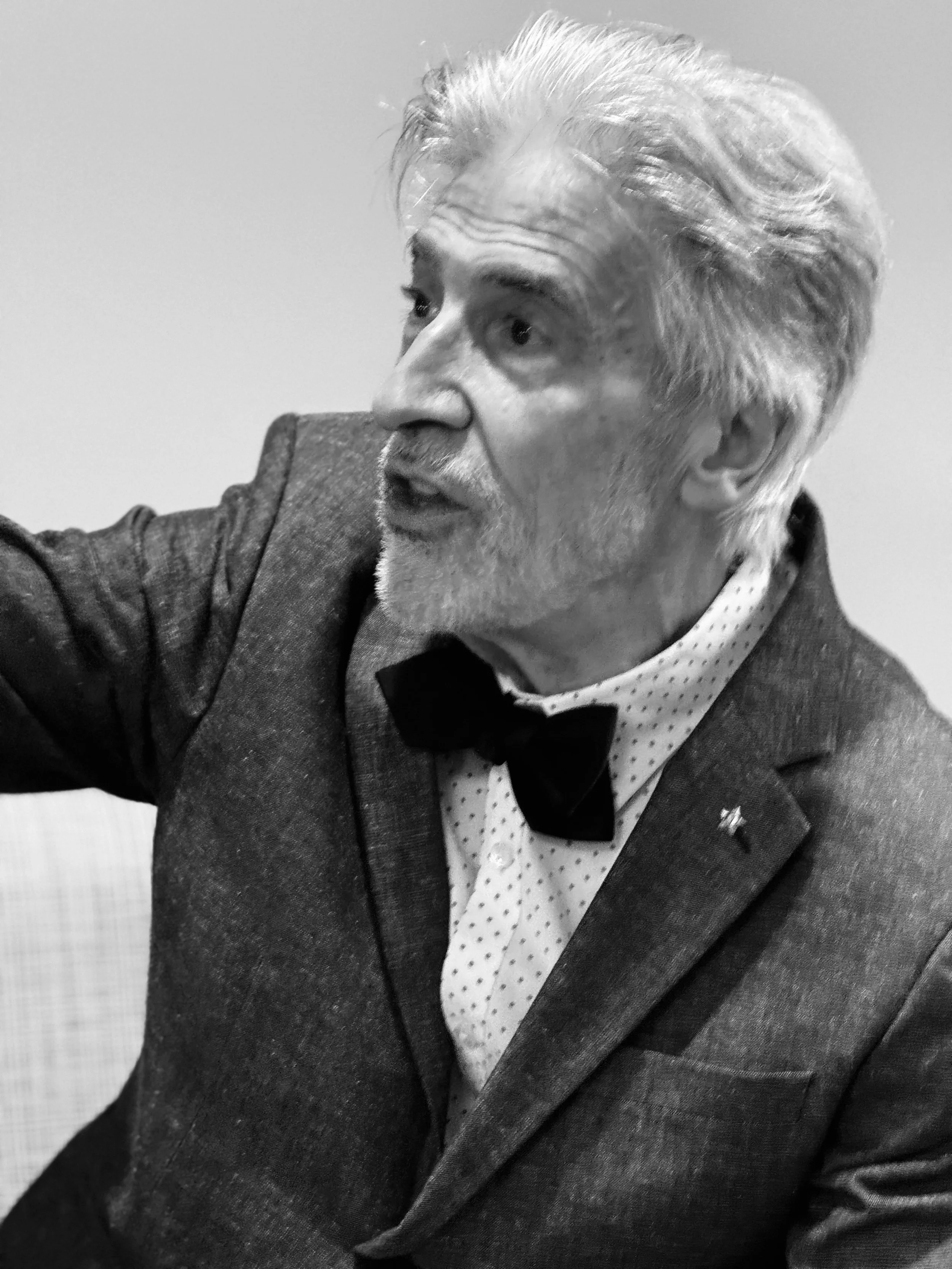 Waiter/Francisco: Robert Doares