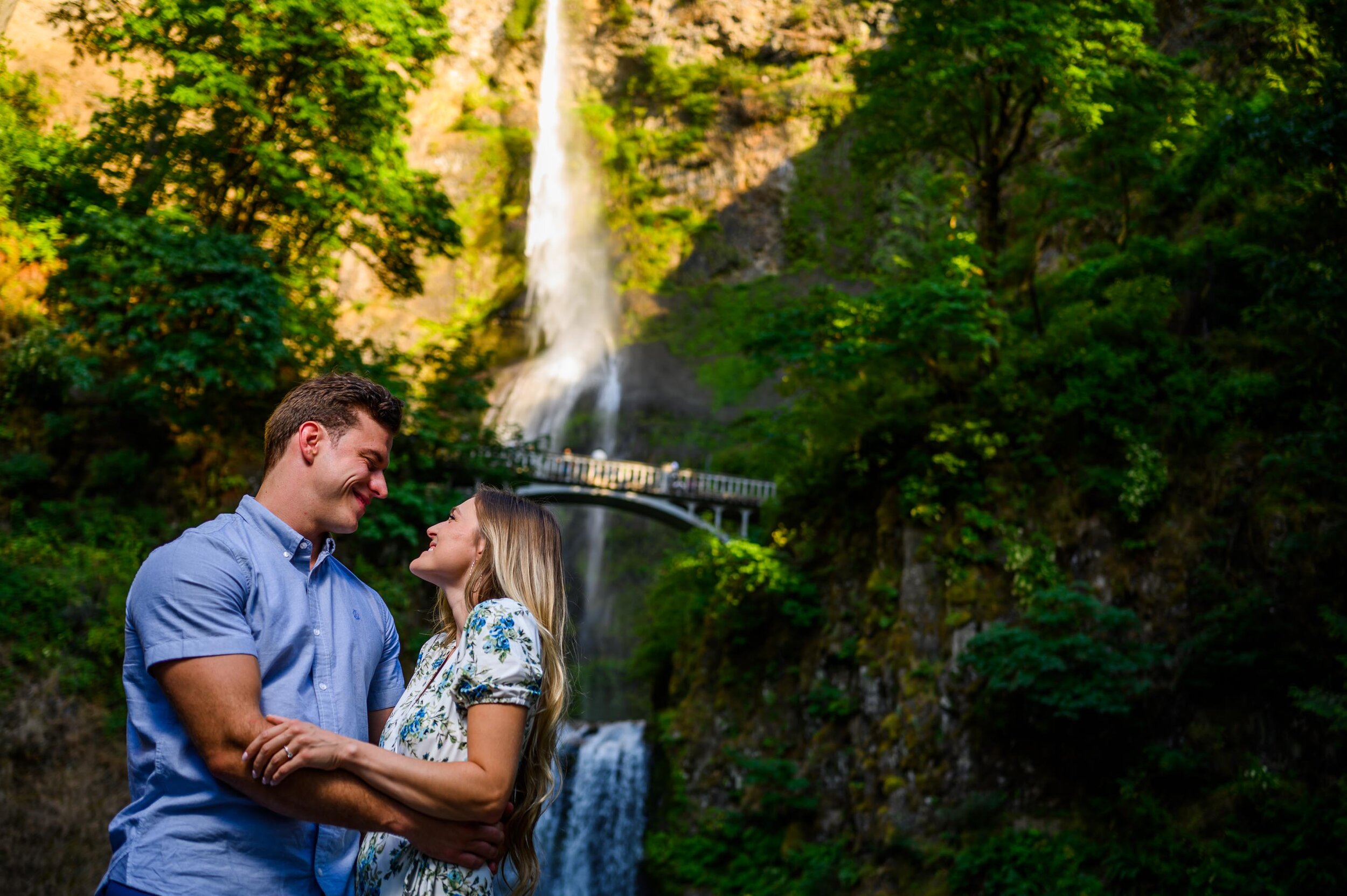 multnomah falls Engagement Photos 8.jpg