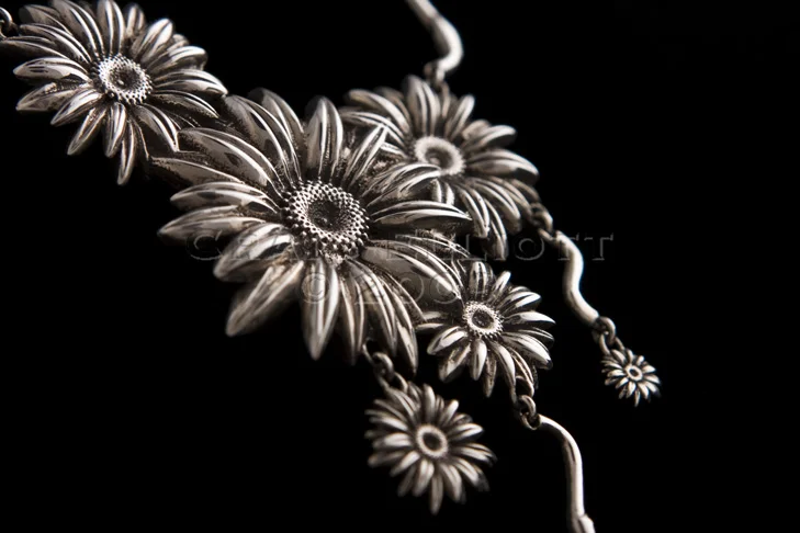 Daisy_necklace2 copy.jpg