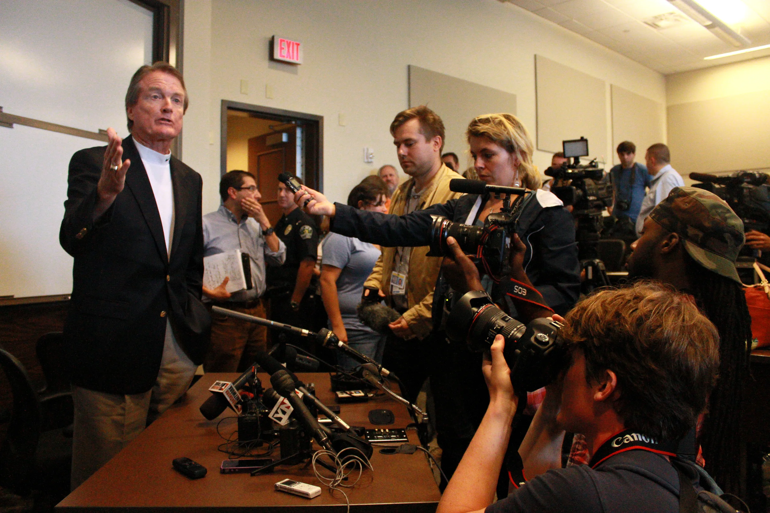 2012-09-14_evacuation_press_conference_Pu.Ying.Huang0812.jpg