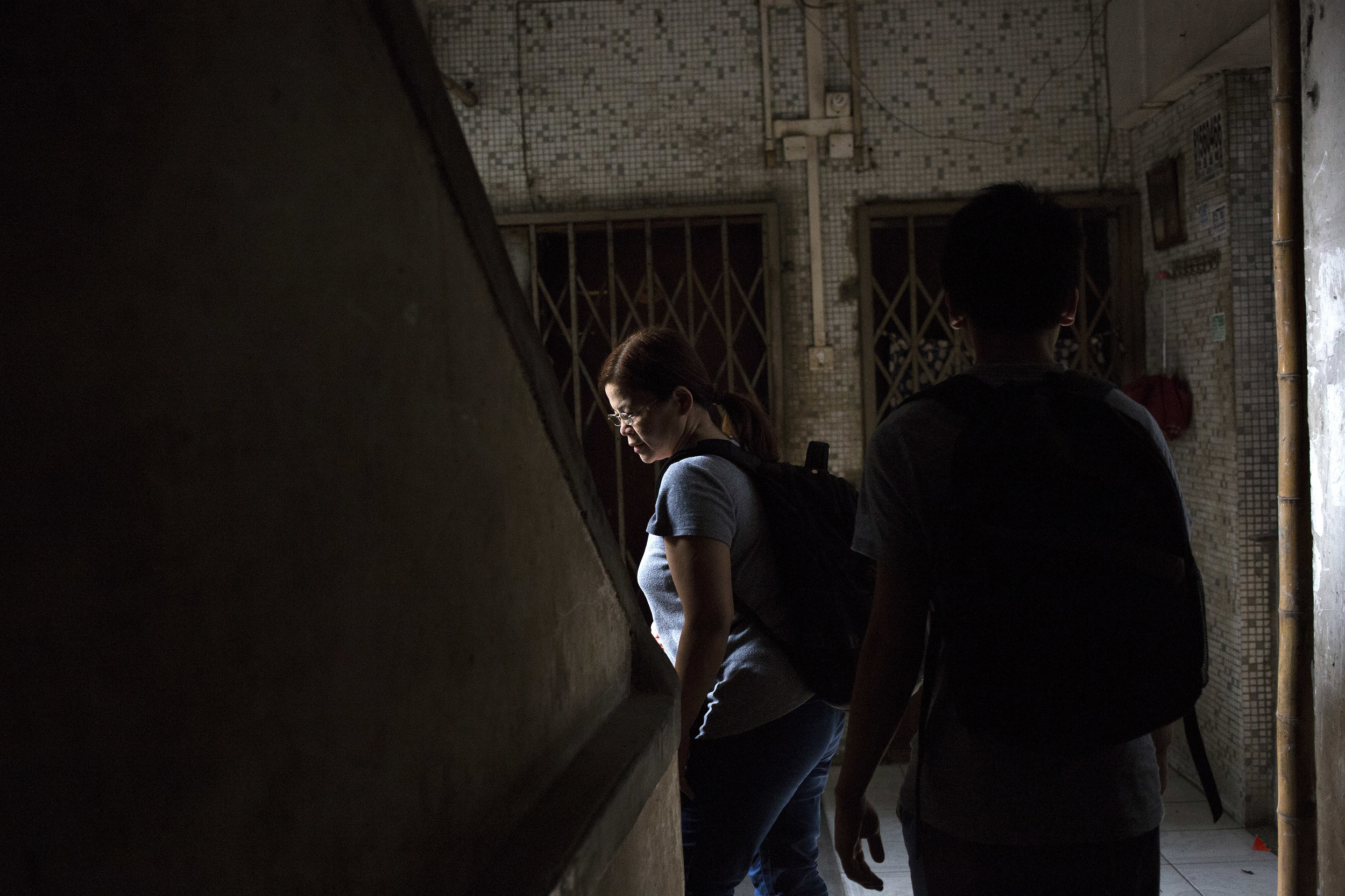 The family heads up the stairs to the 6th floor to Gonggong and Popo’s old apartment to make their offerings to the altar. The praying altar typically resides at the youngest son’s home due to a tradition of passing on the parent’s house to the youngest son. After their deaths, family conflict arised between the youngest brother and 7 other siblings resulting in the praying altar now residing in an apartment that Gongong and Popo used to live. 