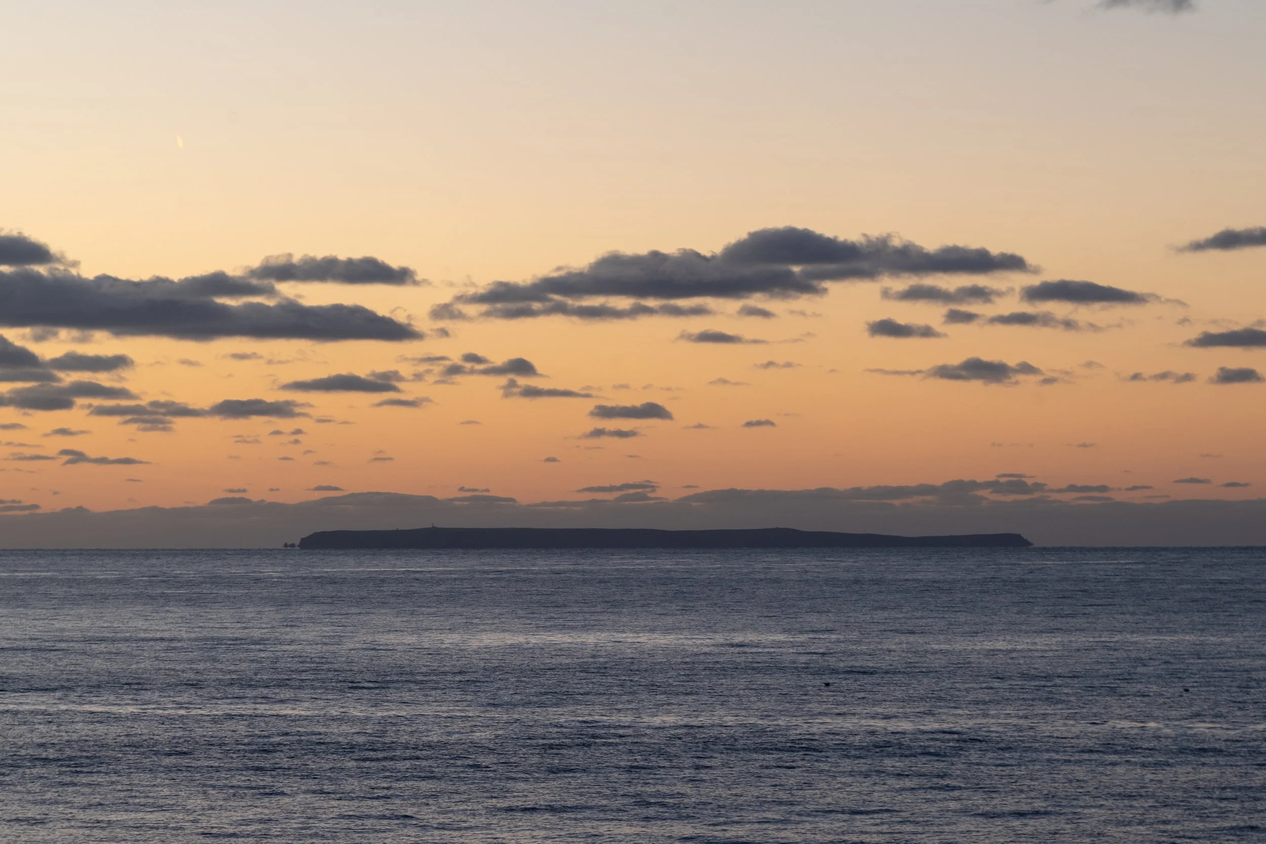 2025-11-17_lundy-island-silhouette-at-sunset.jpg