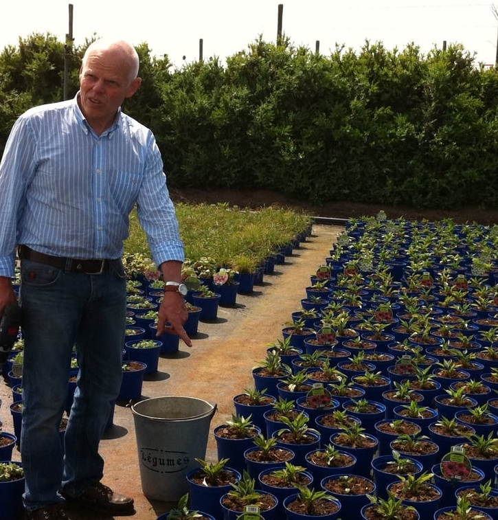 Dieter Henzler bei der Gartenbauberatung