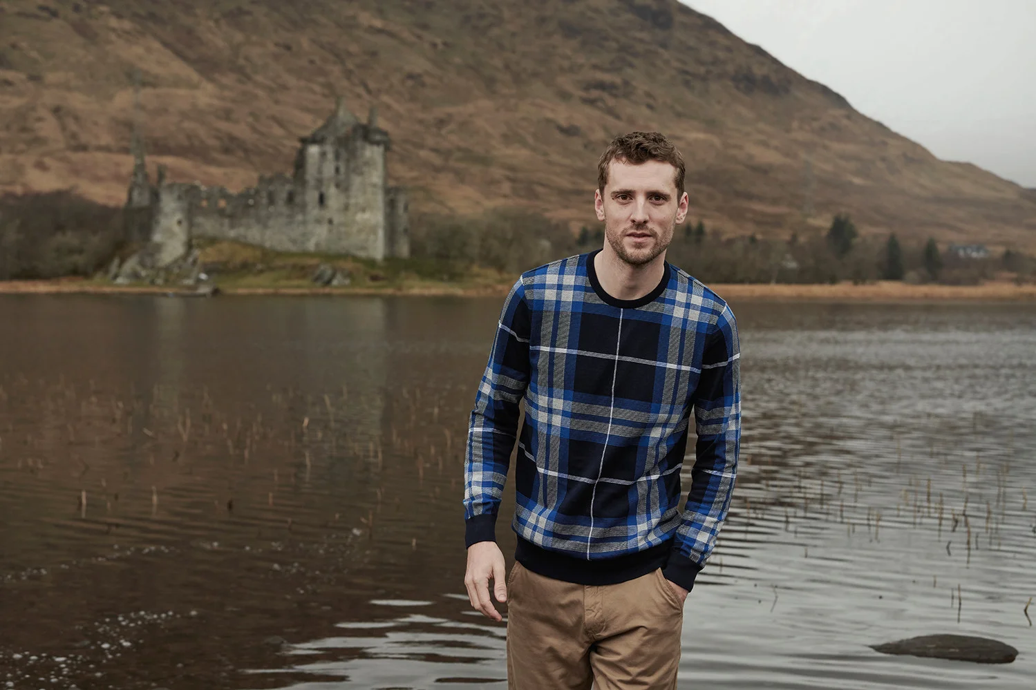 SS19_Barbour Steel Tartan_Barbour Newark Crew MKN1170BL92_300dpi_CMYK_15cm _2_.jpg