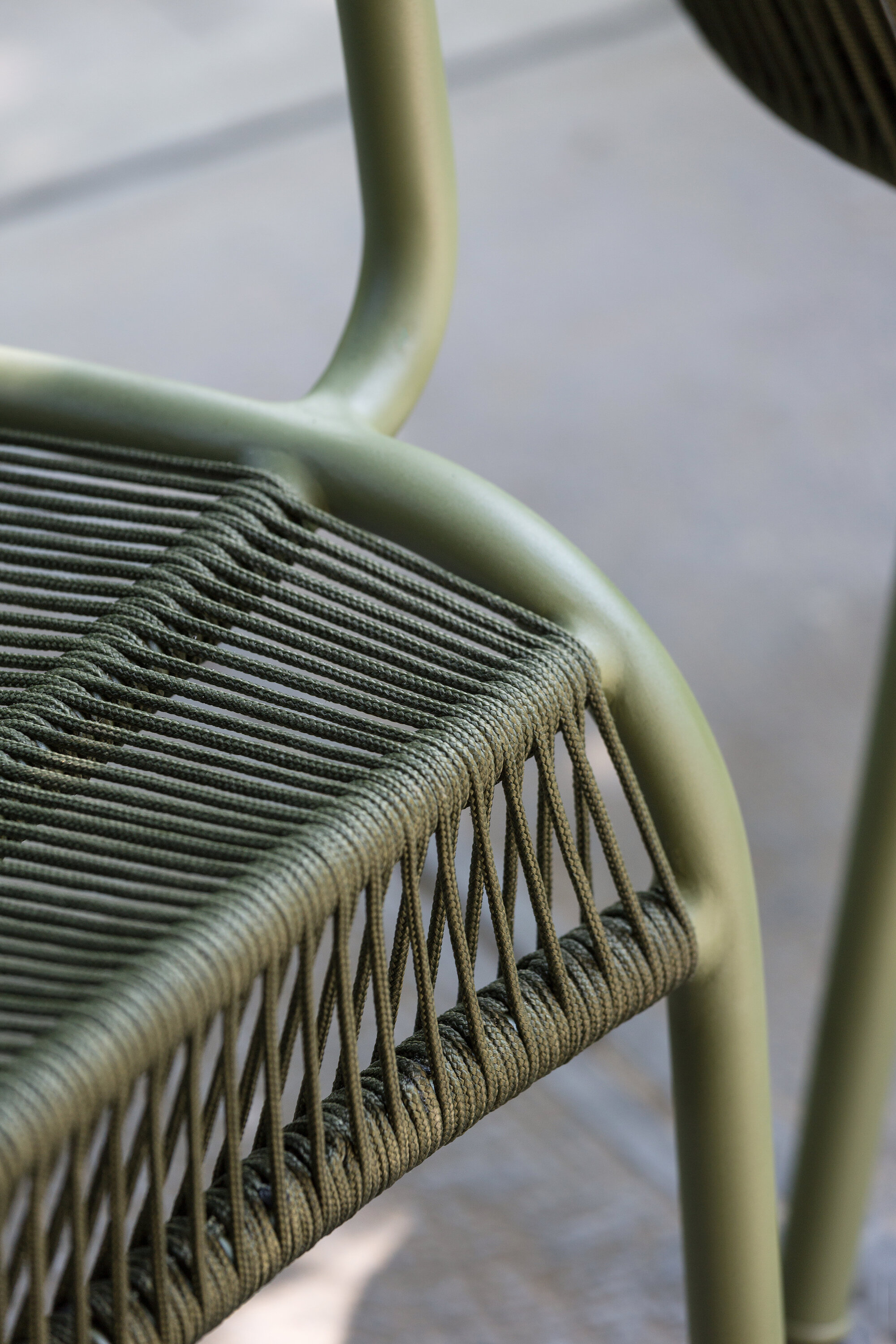 vincent-sheppard-loop-lounge-chair-moss (2).jpg