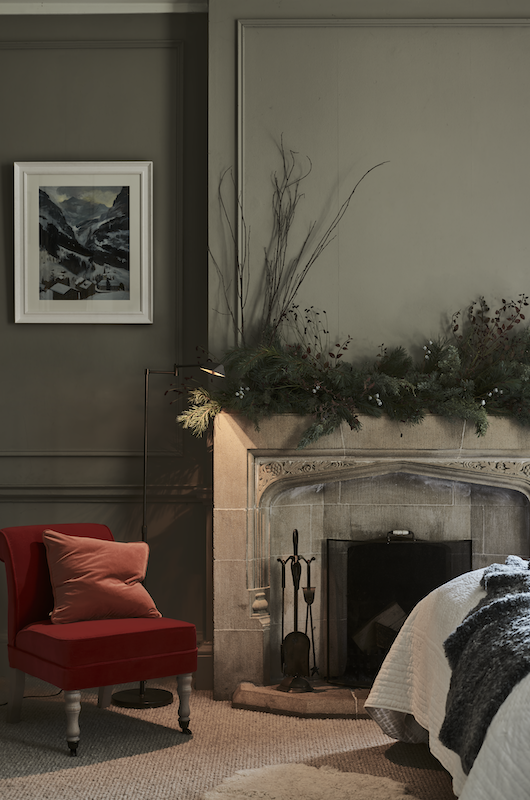 CHRISTMAS_GUEST BEDROOM_MANTLE_017.png