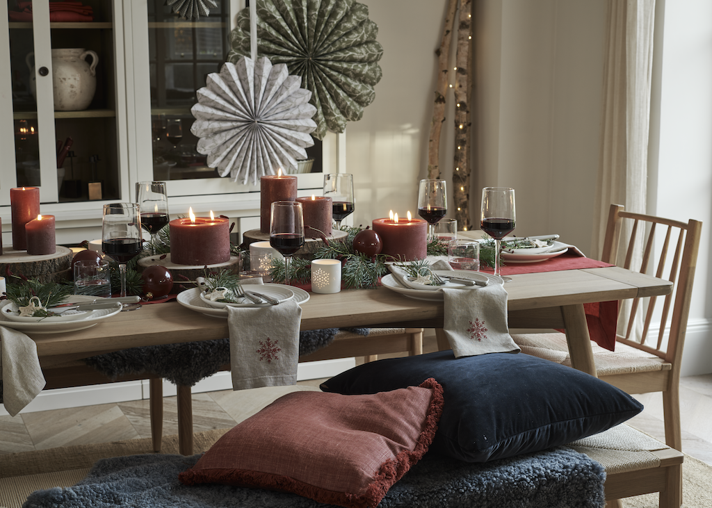 CHRISTMAS_SCANDI DINING_TABLETOP.png