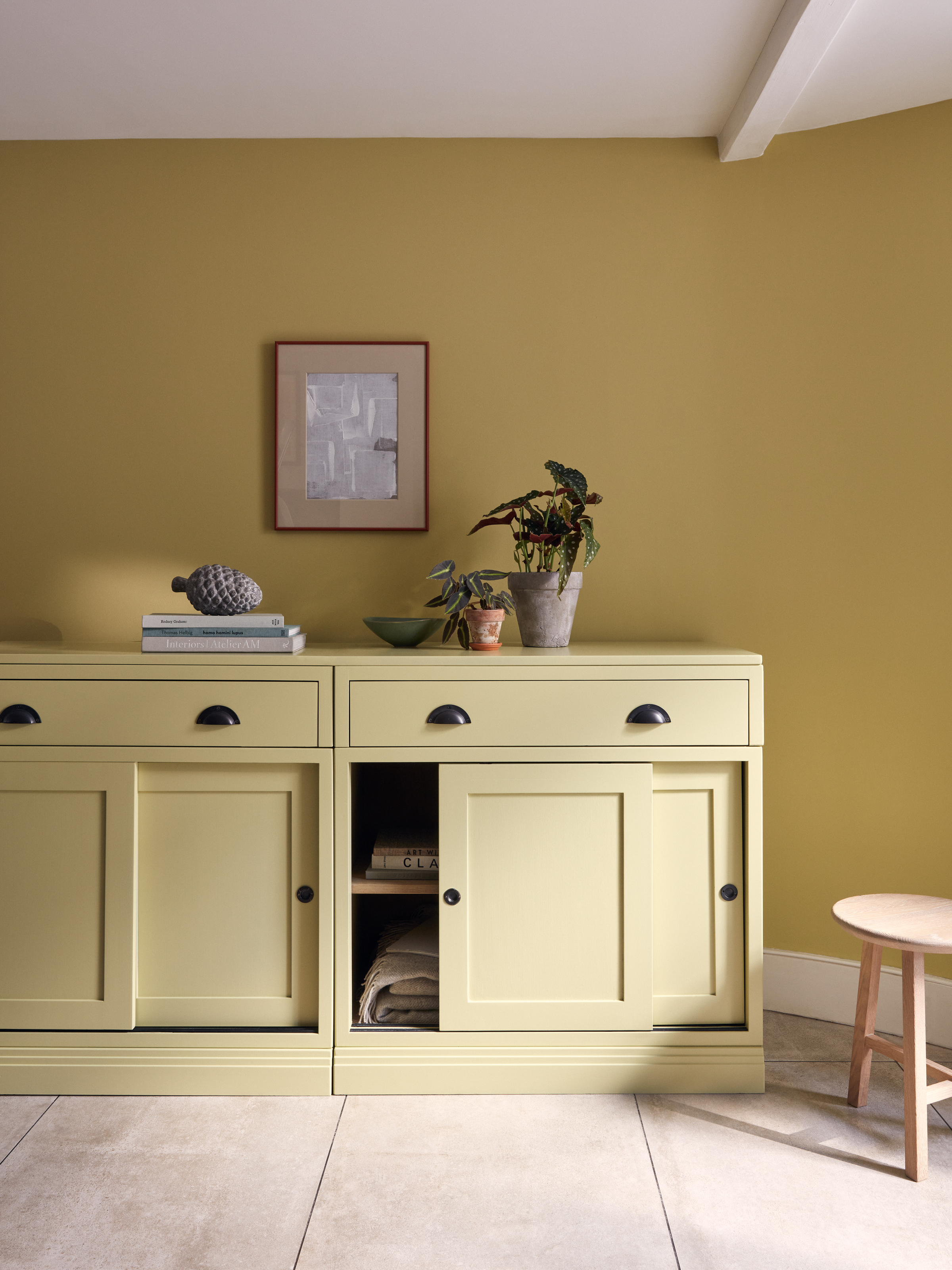 Large PNG-CHAWTON_SIDEBOARD_SHOT01_0043_MASTER_P.png