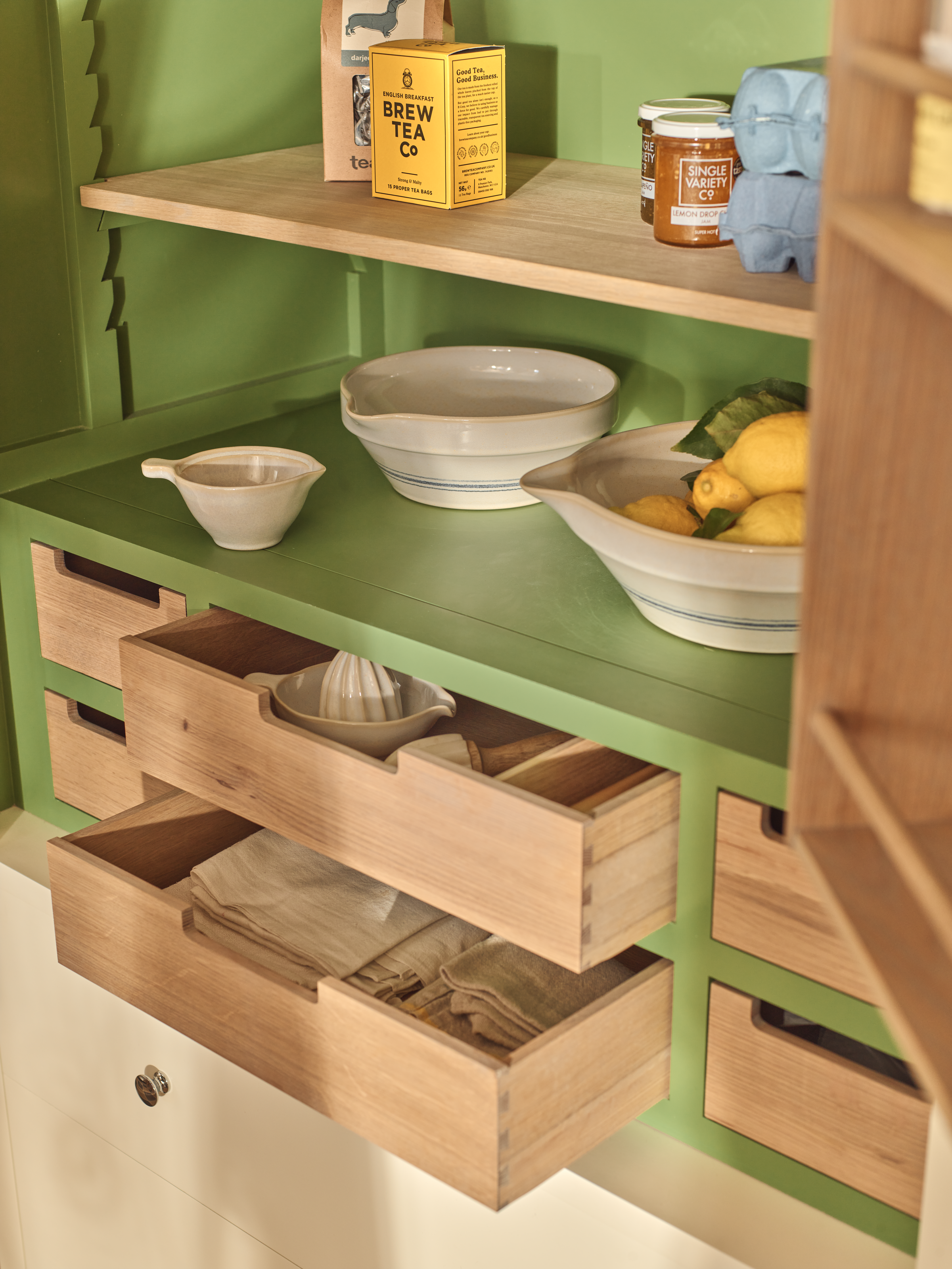 Large PNG-SUFFOLK FREESTANDING LARDER_ORKNEY WHITE & NETTLE_04 2.PNG