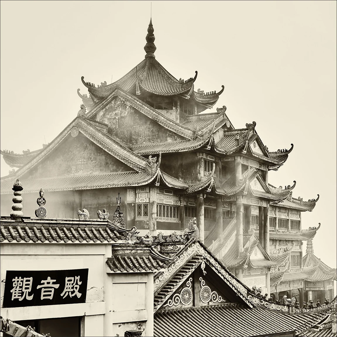 3967MP35FLE-Longyin Temple.jpg
