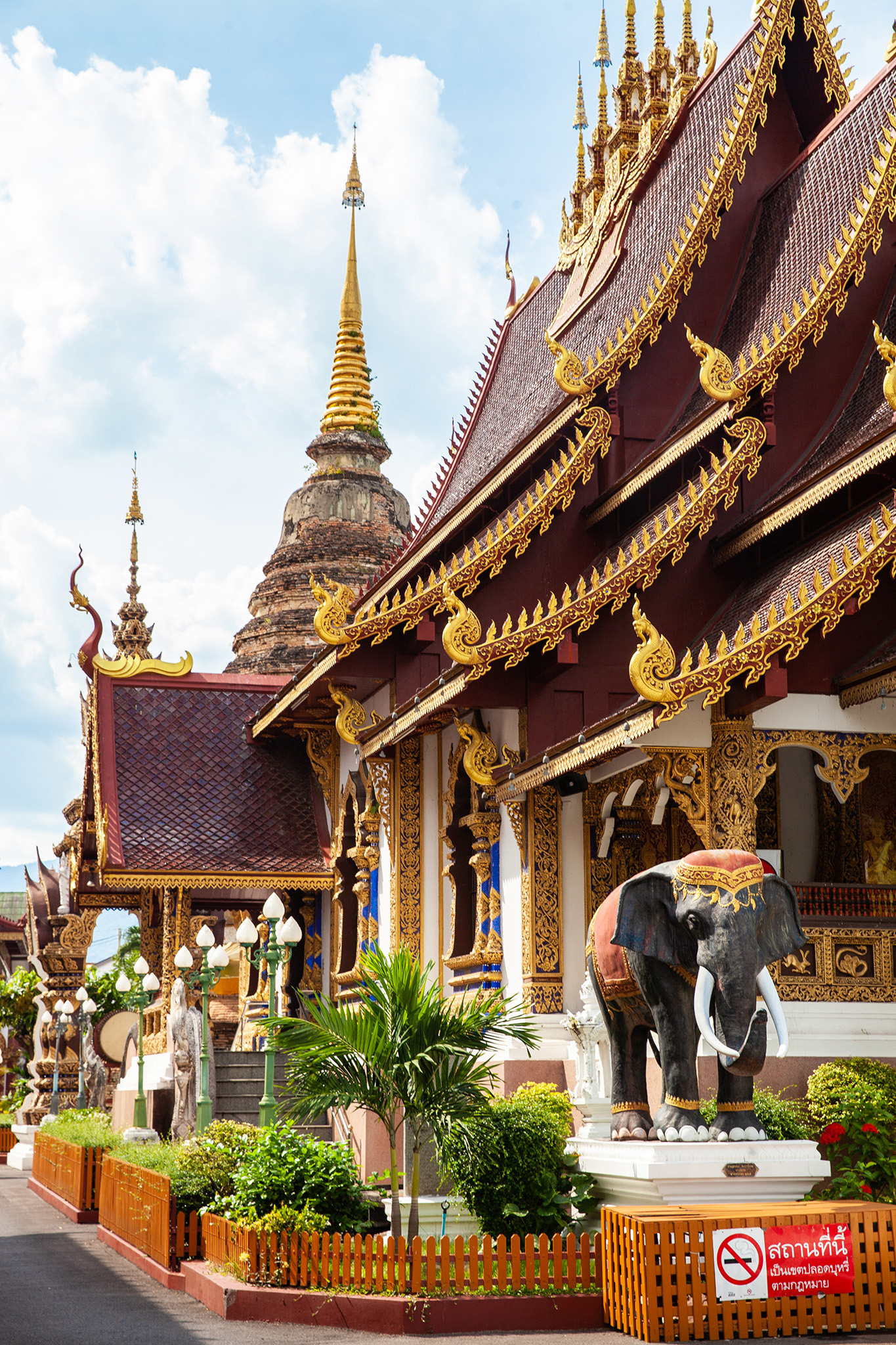 Wat Saen Muang Ma Luang