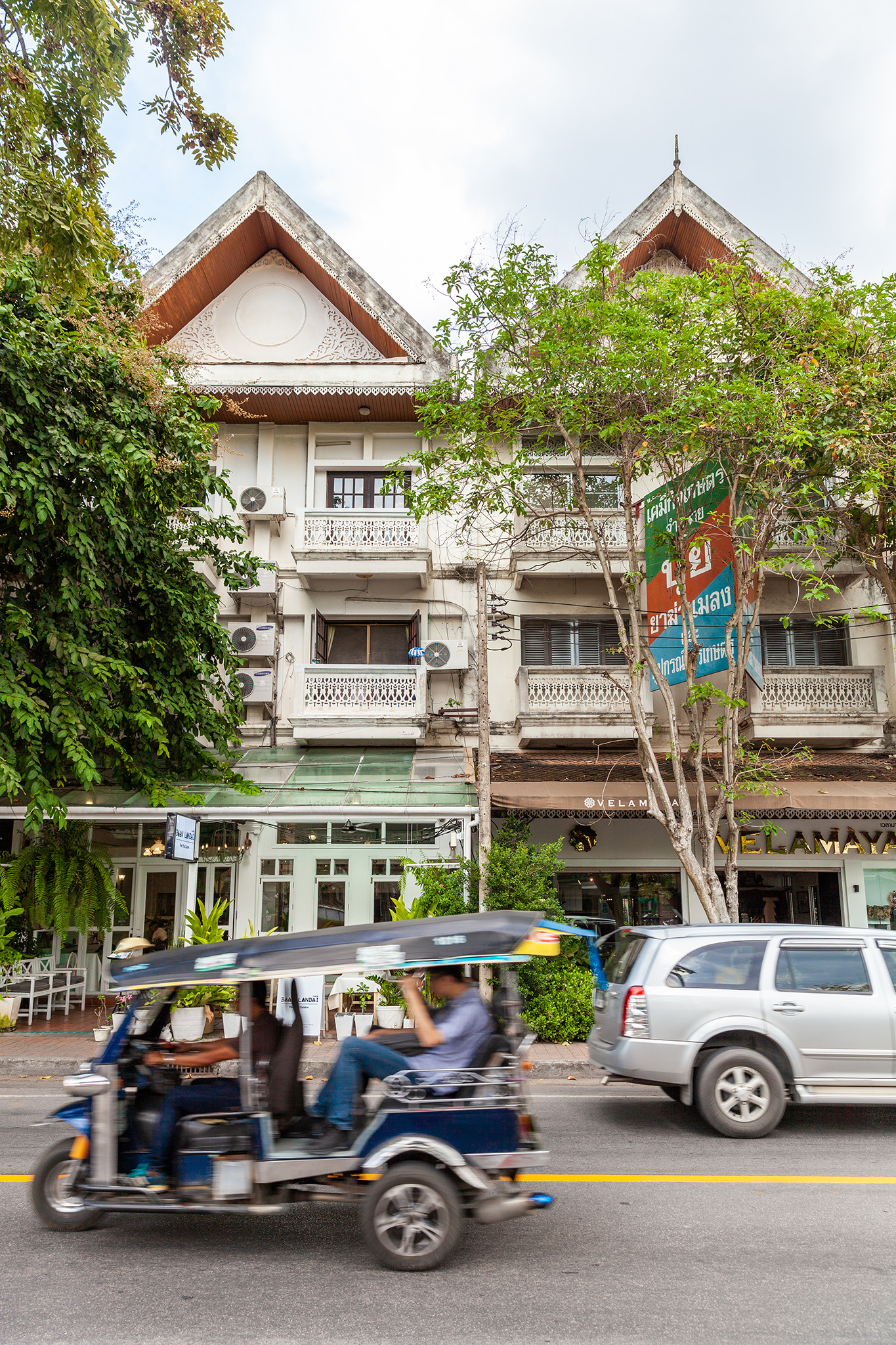Street scene outside of Baan Landai