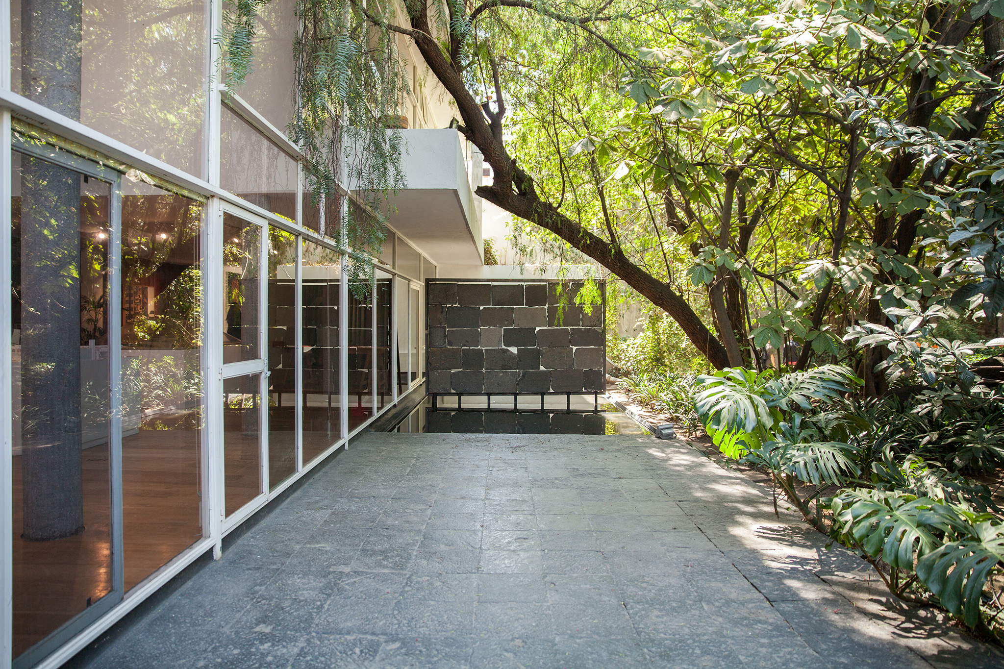 Next door to Casa Estudio Luis Barragán is the peaceful Archivo Diseño y Arquitectura- a great stop if Barragán is sold out!