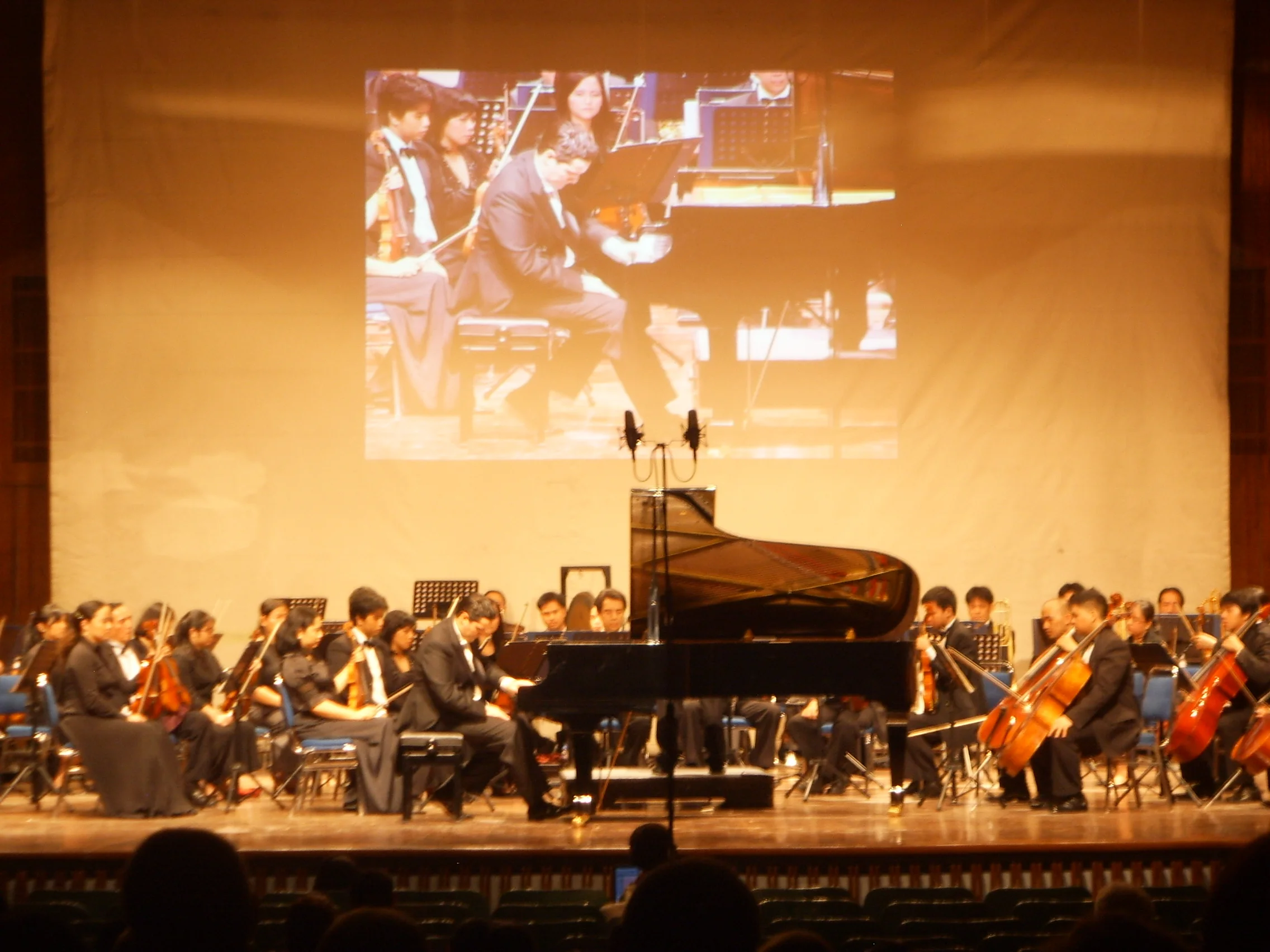 Milton Laufer Playing Totentanz by Franz Liszt in Manila, 2008