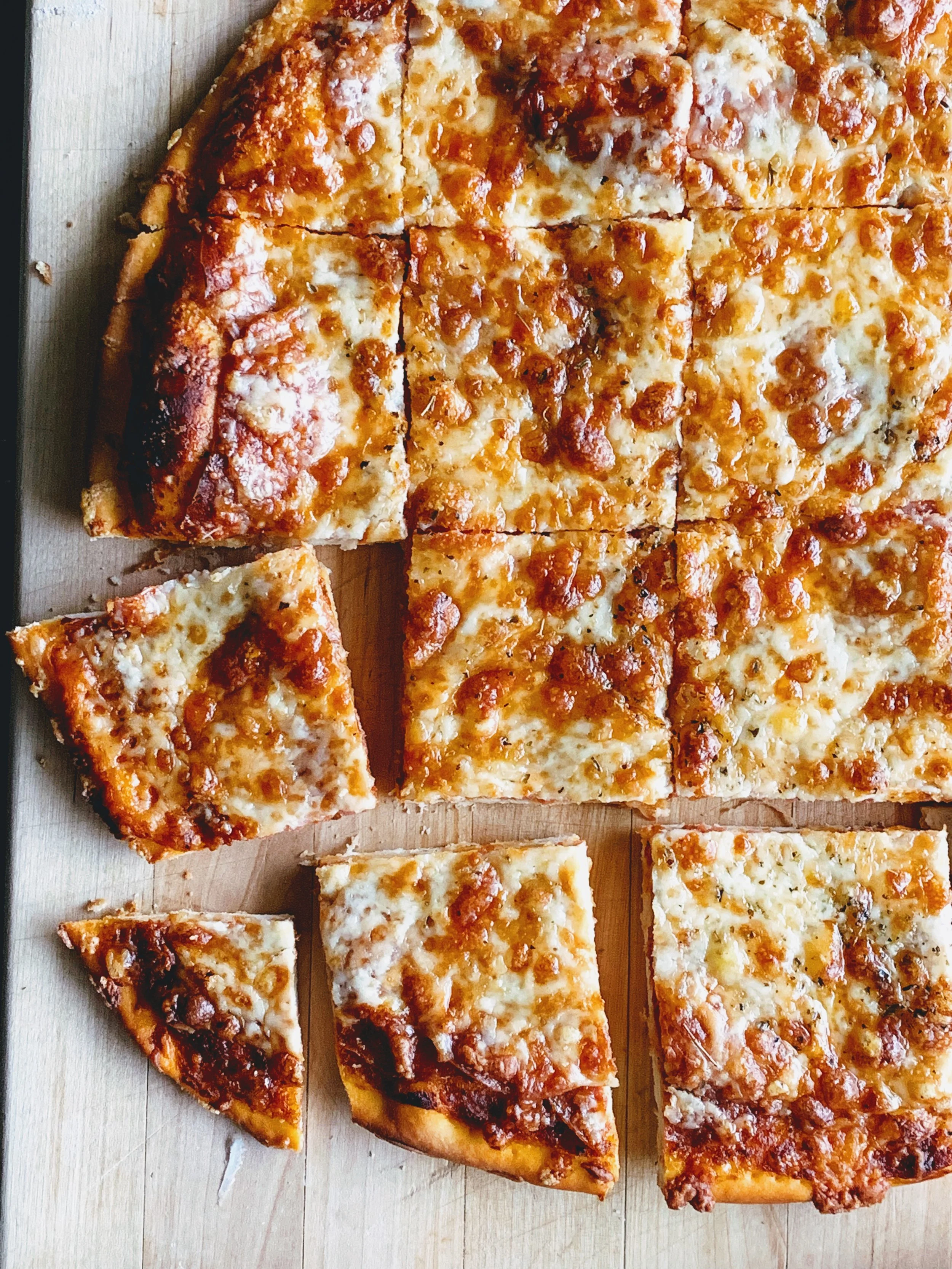 Chicago Thin Crust Pizza Pepperoni.jpg