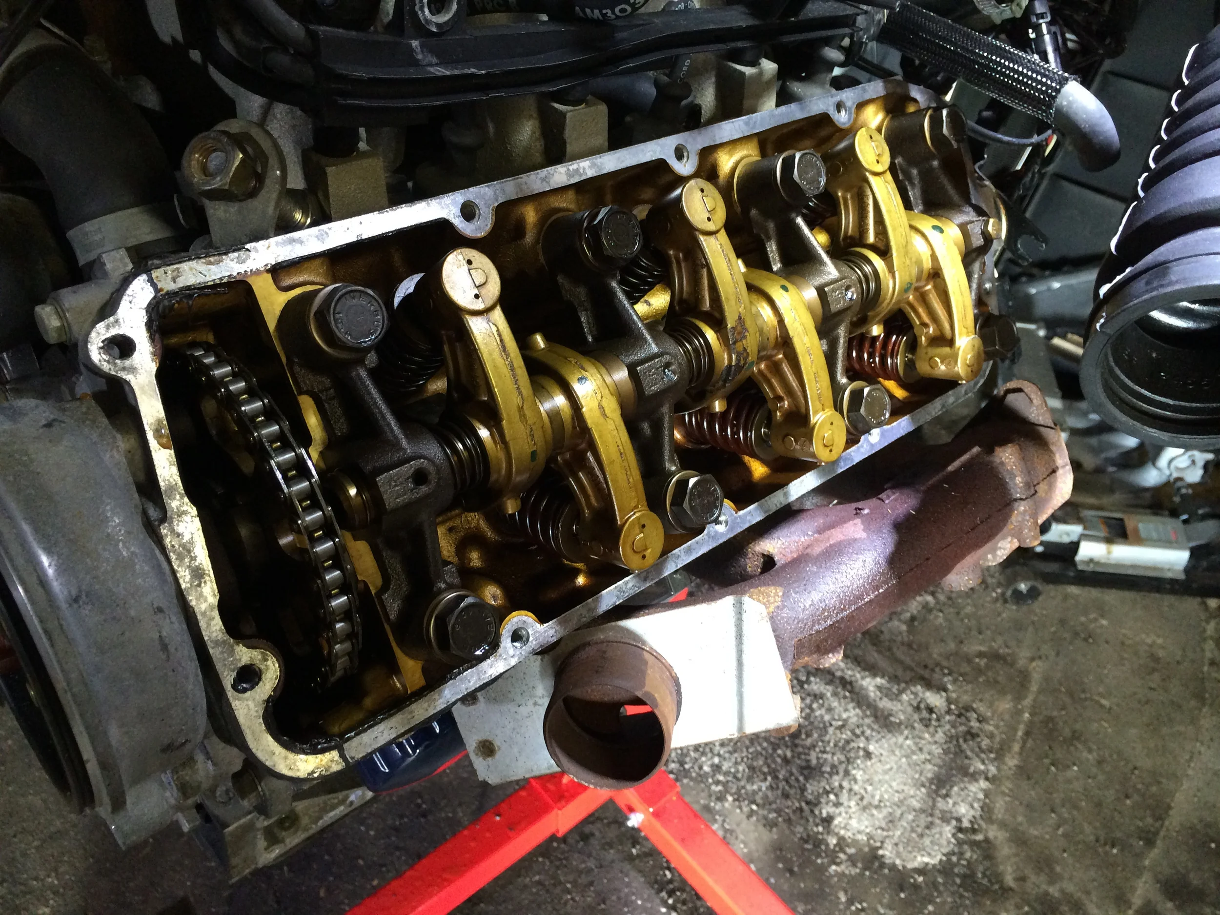 The valve train under the passenger side cylinder head.