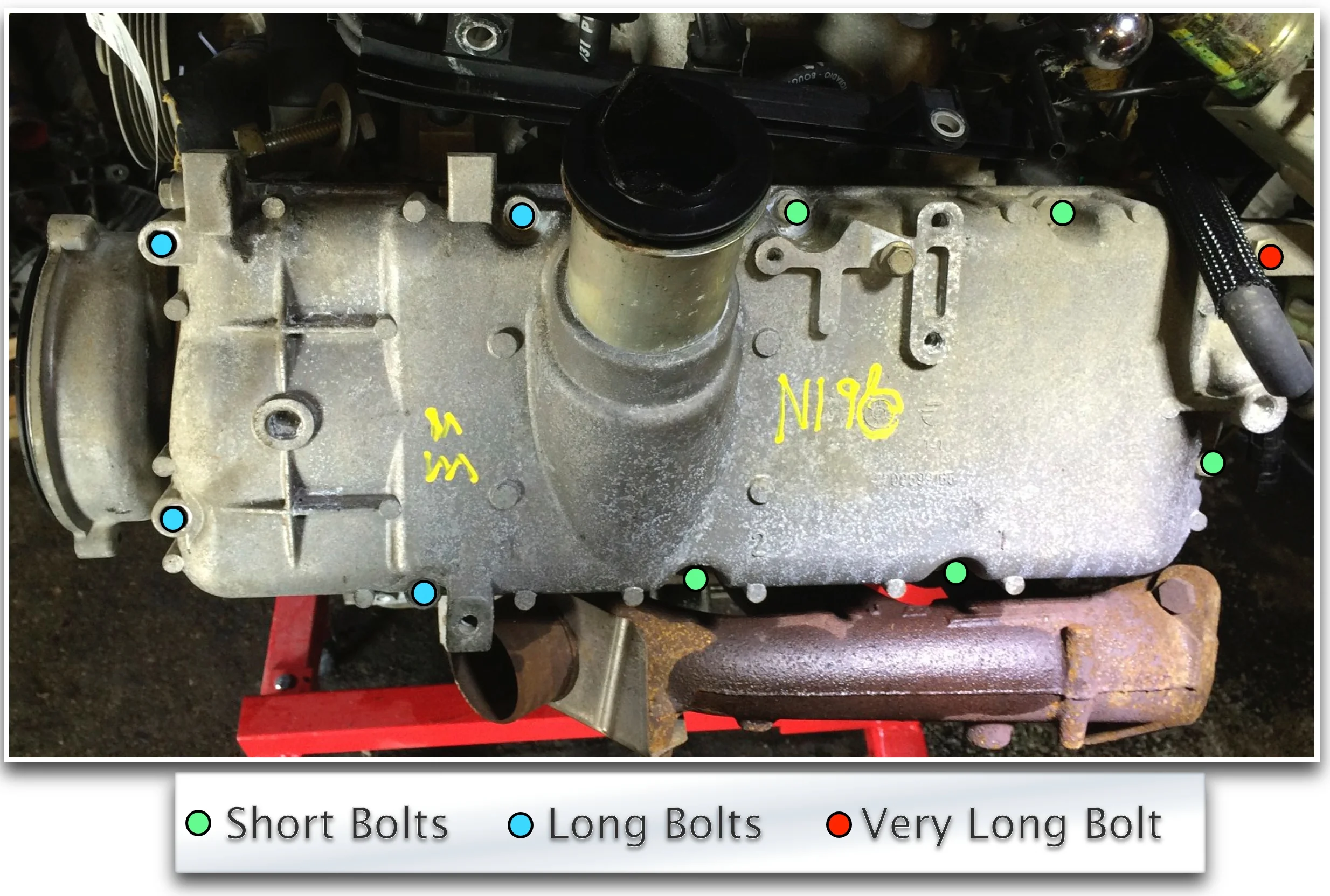 The bolts on the cylinder head can be removed with a 13mm wrench. This also shows the cracked oil filler that I need to replace.