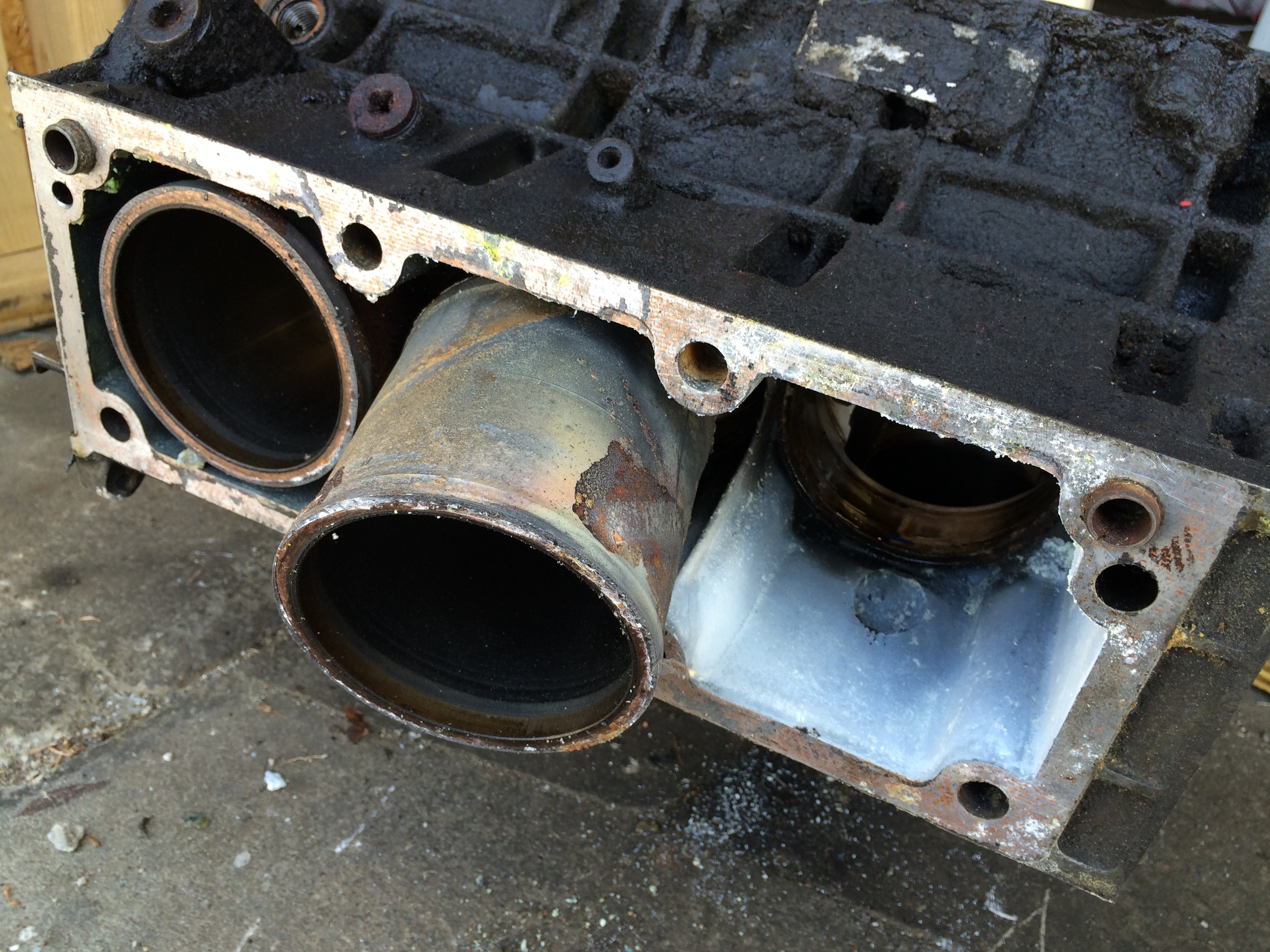 Removing the 2.8L Crank, Pistons and Liners