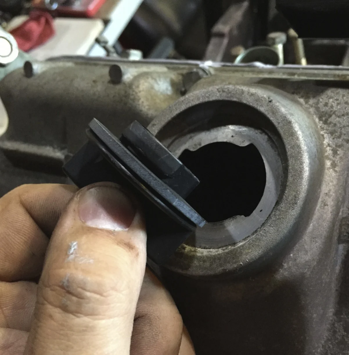 The new oil filler cap and its rubber seal.