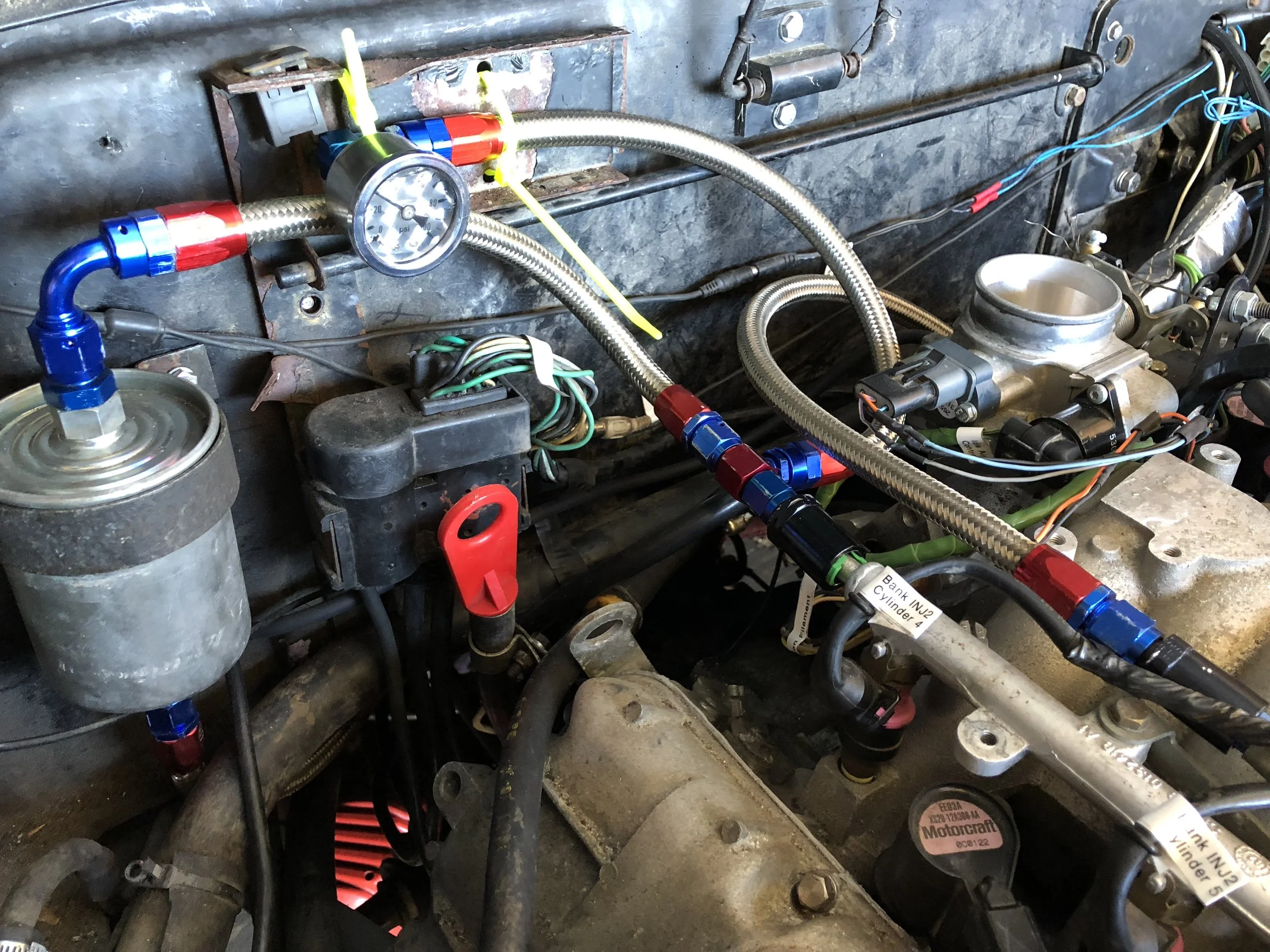 Alternate setup that works, with male 1/8" NPT to AN-6 hose connectors on both ends, and a 1/8" NPT female to female 90 degree adaptor at the gauge.