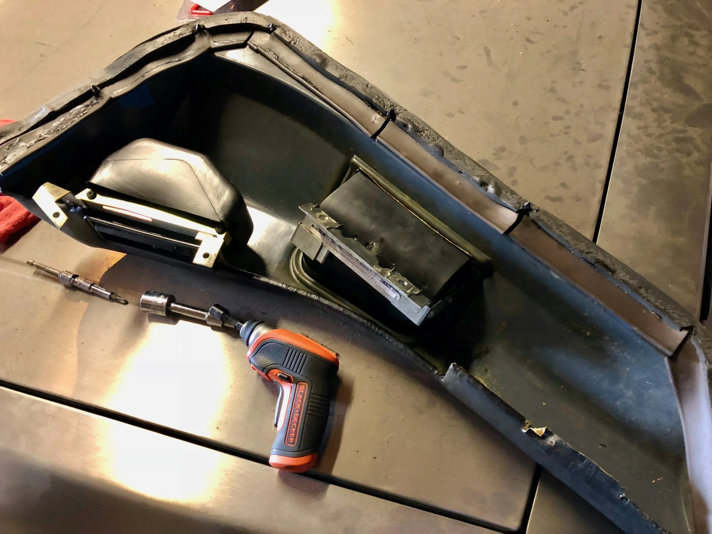 The bracket re-installed on the handle and fit in the lower trim, ready to be mounted back in the door.