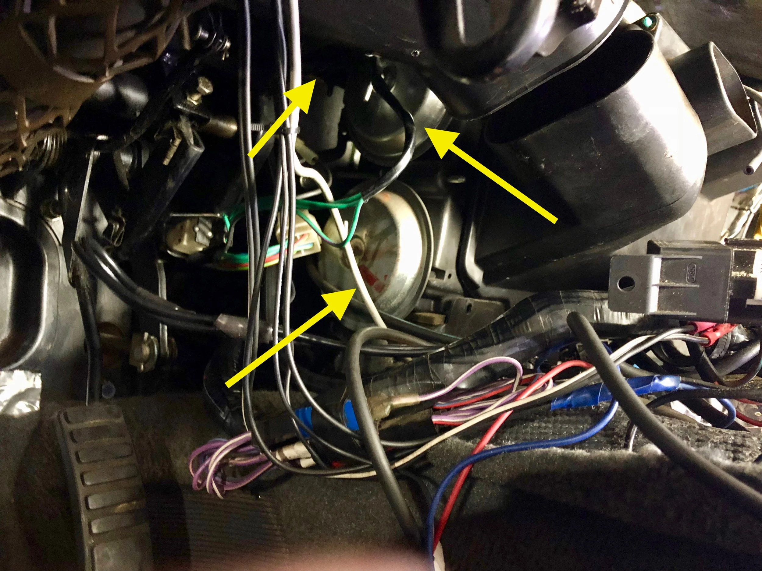 Another view of the two side actuators. The leftmost arrow points to where the rear actuator is hidden.