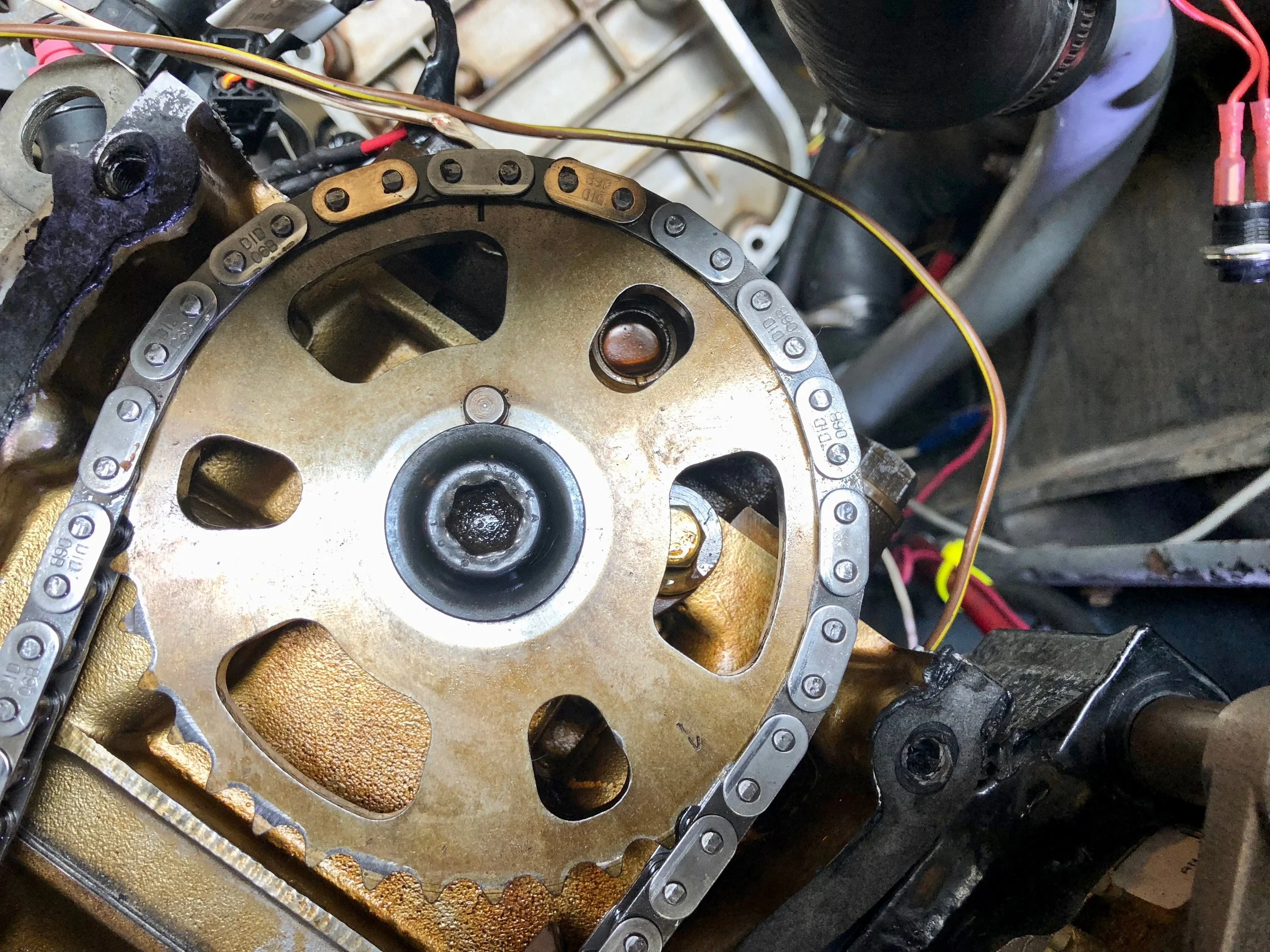 The newly timed passenger side sprocket. Note the mark that is between the two gold links (it's the same style as the one on the crank), as opposed to the other mark that looks like a "1" near the bottom of the sprocket.