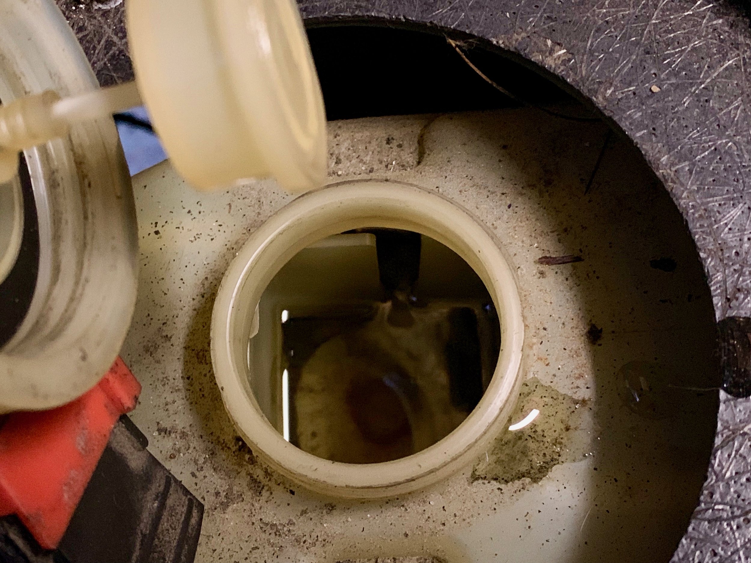 With the filter removed it’s easy to see just how low the brake fluid was.