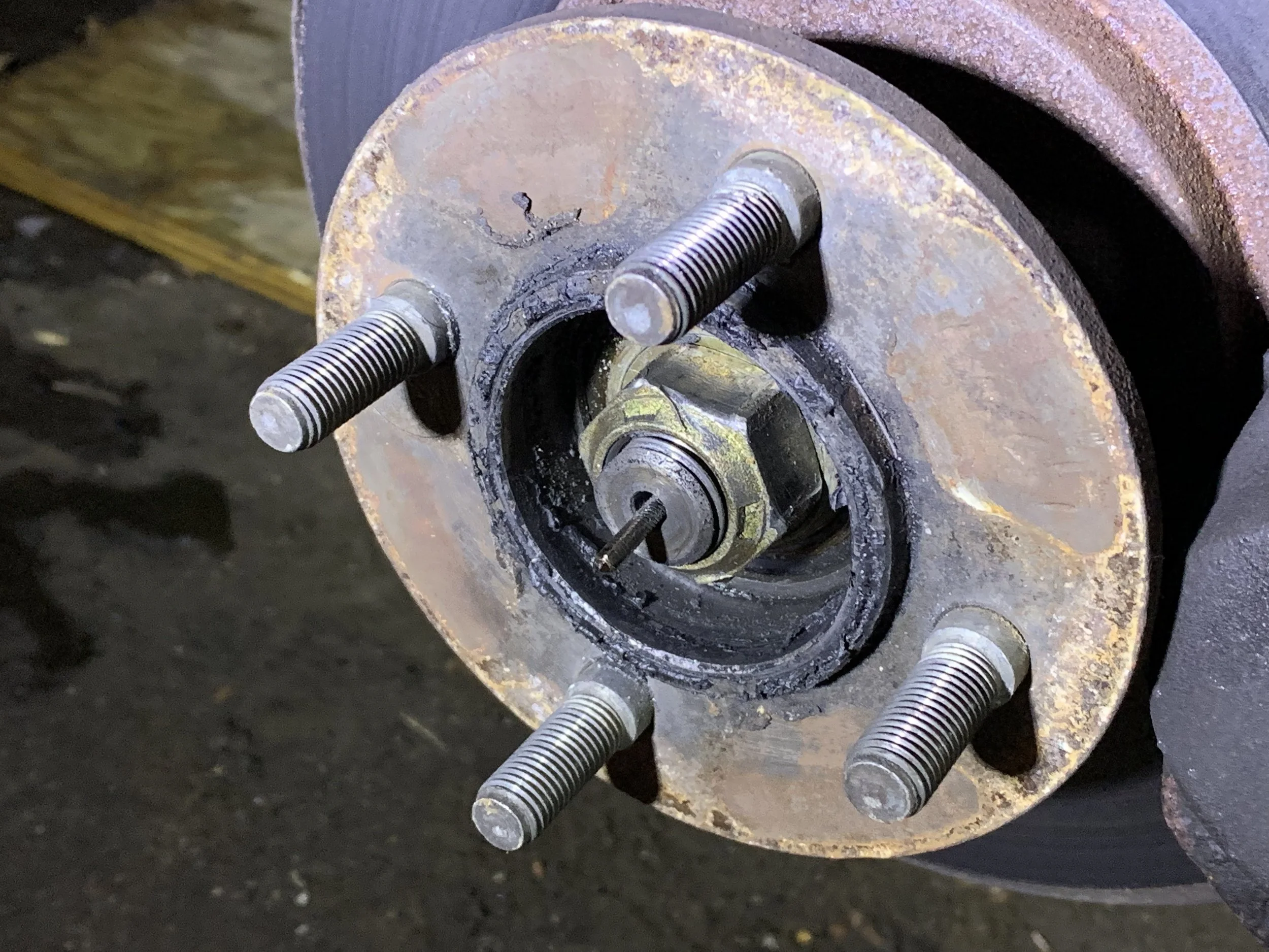 A closer view of the hub without the dust cap The angle drive end can be seen sticking out of the large center nut after the dust cap is removed..