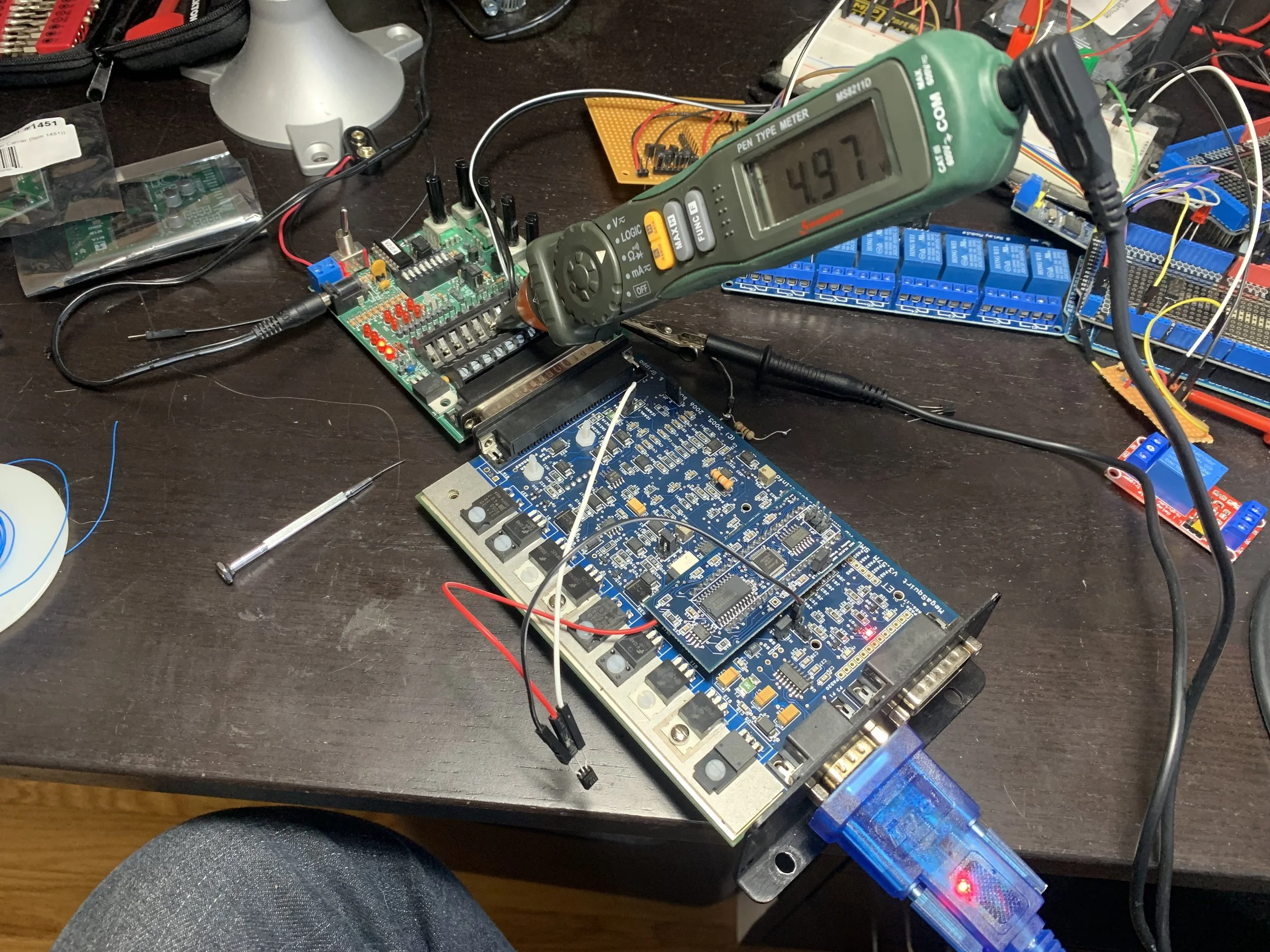 Testing a MOSFET as an output using SPR4 on the DB37. 5v can be seen being read by the logic problem.