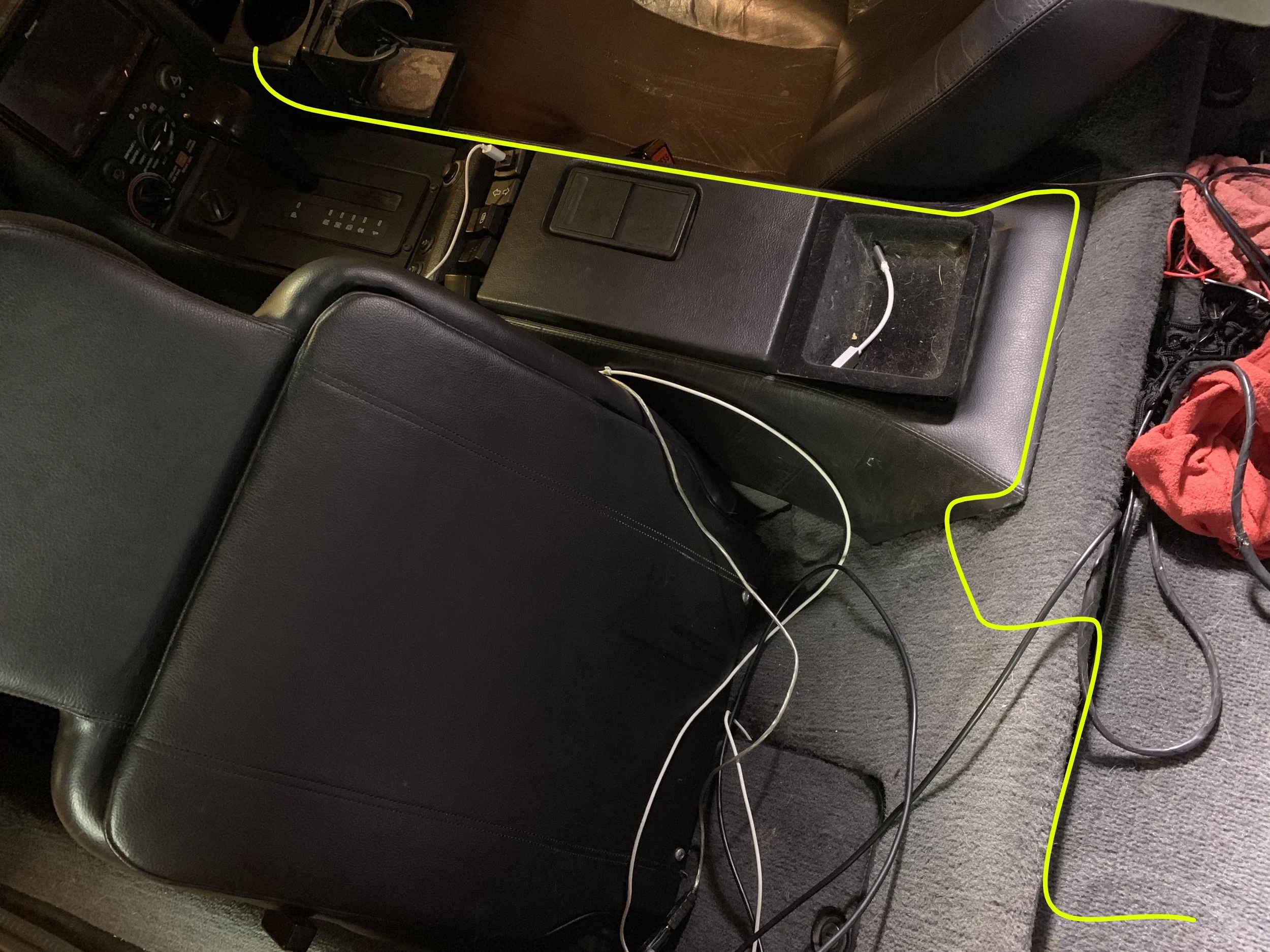 The path (yellow) of the DB15 cable from MegaSquart (bottom right, behind the driver’s seat) to the passenger side of the cabin (top left).