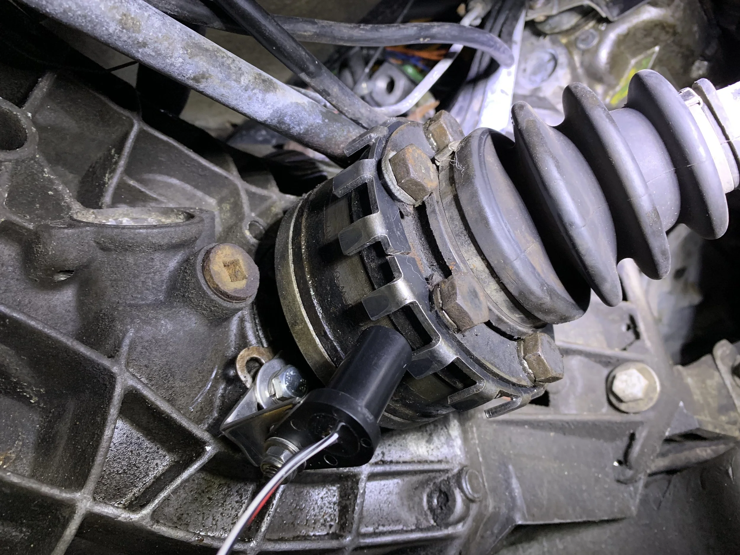 The Porsche 930 VSS ring and Hall sensor mounted to the transmission.