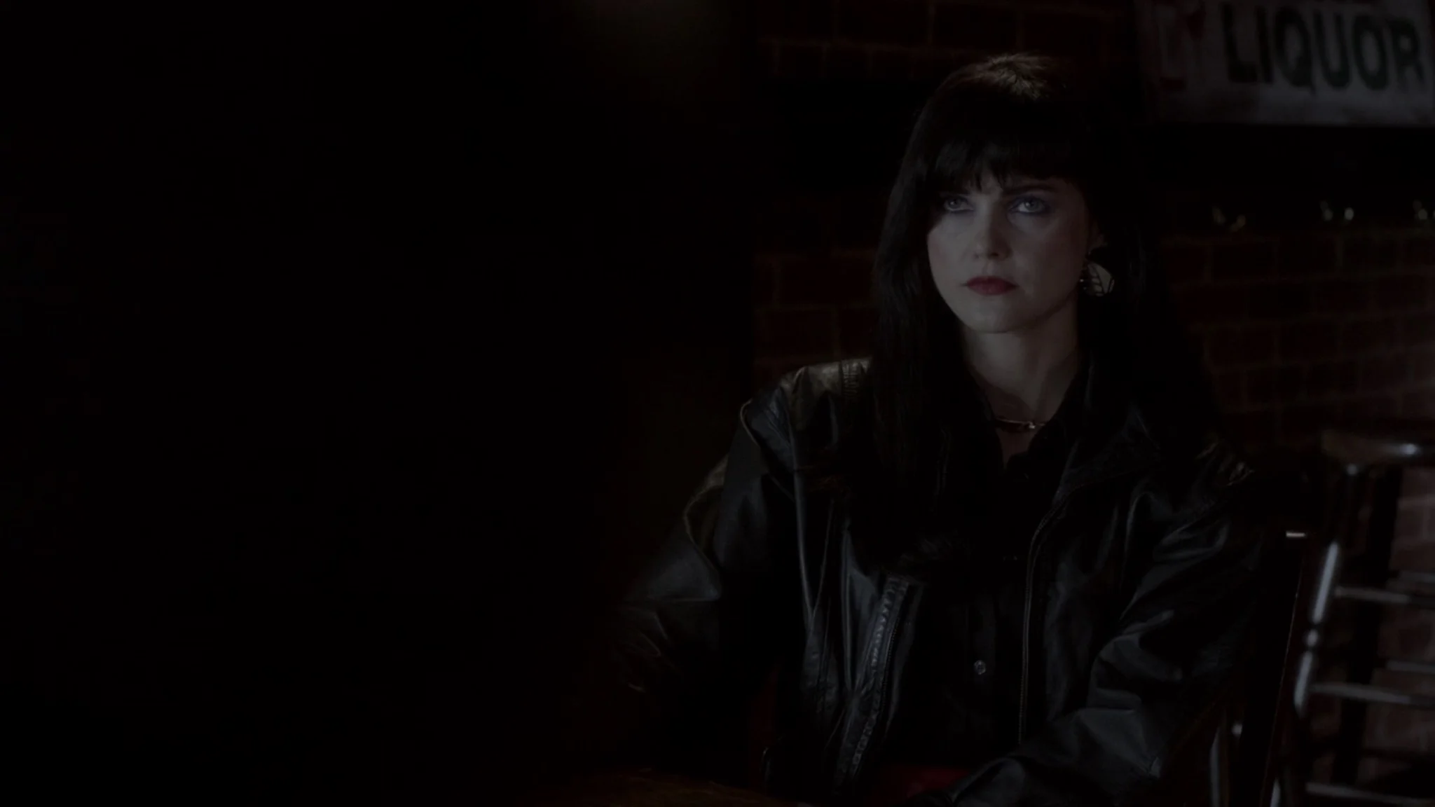Liz back in this badass disguise to meet her informant