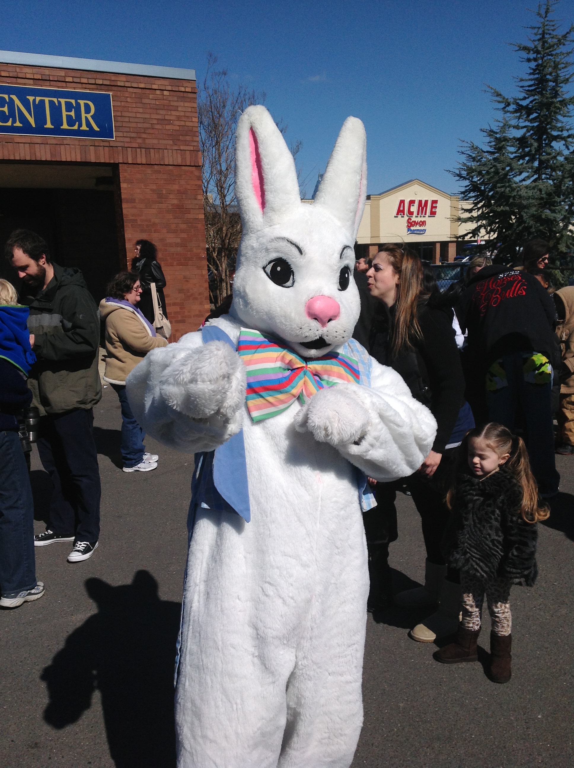 East Passyunk Celebrates Easter with Egg Hunt, Bunny Photos and Spring Brunch