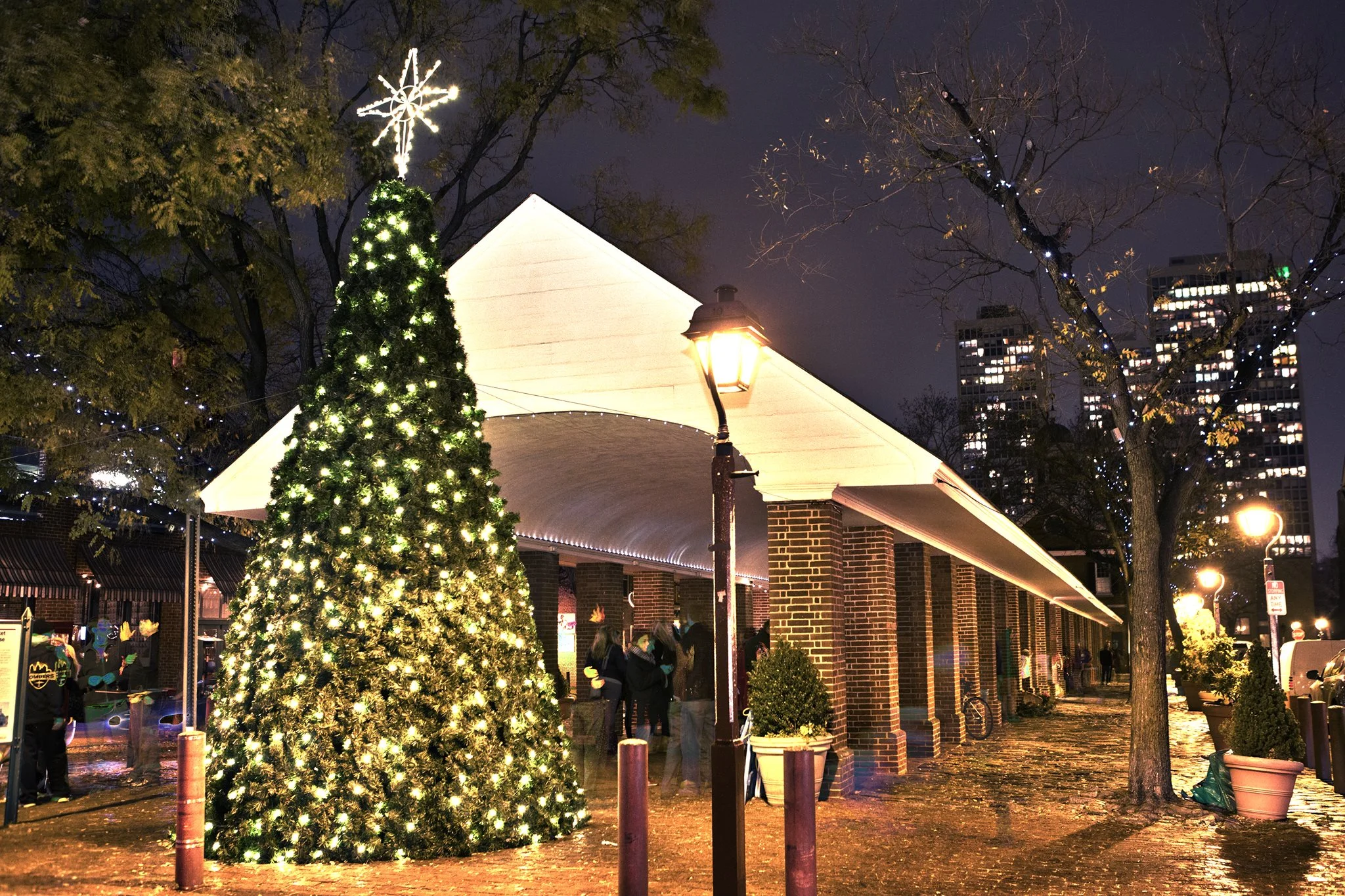 South Street Headhouse District Celebrates Winter Wonderland with Tree Lighting, Headhouse Holiday Market and Window Competition 
