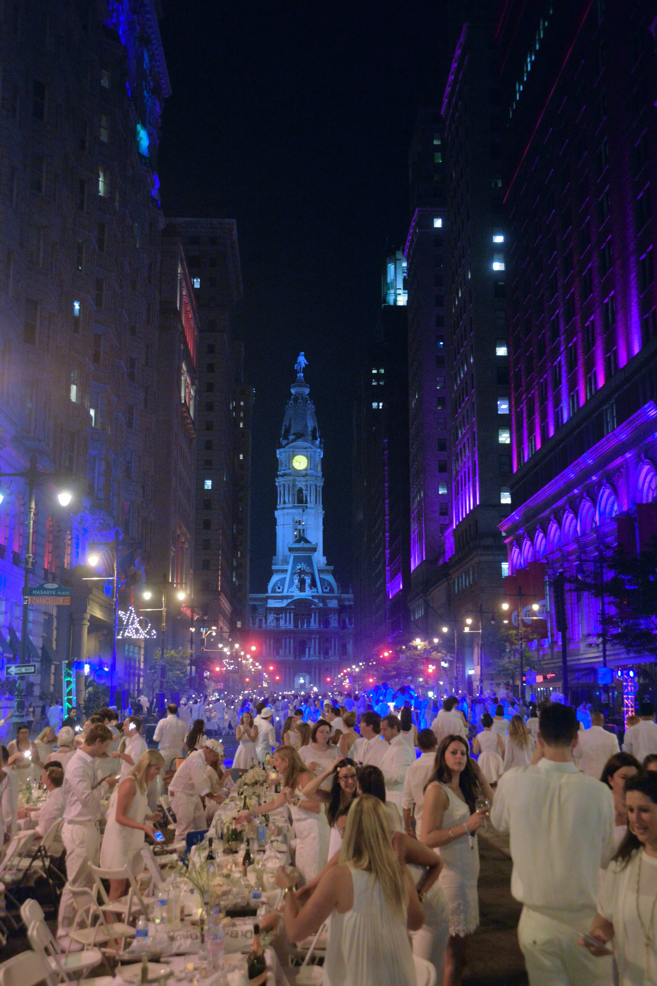 Diner en Blanc Philadelphia Opens Wait List for Summer of 2015 and Announced Preview Party in Headhouse Shambles