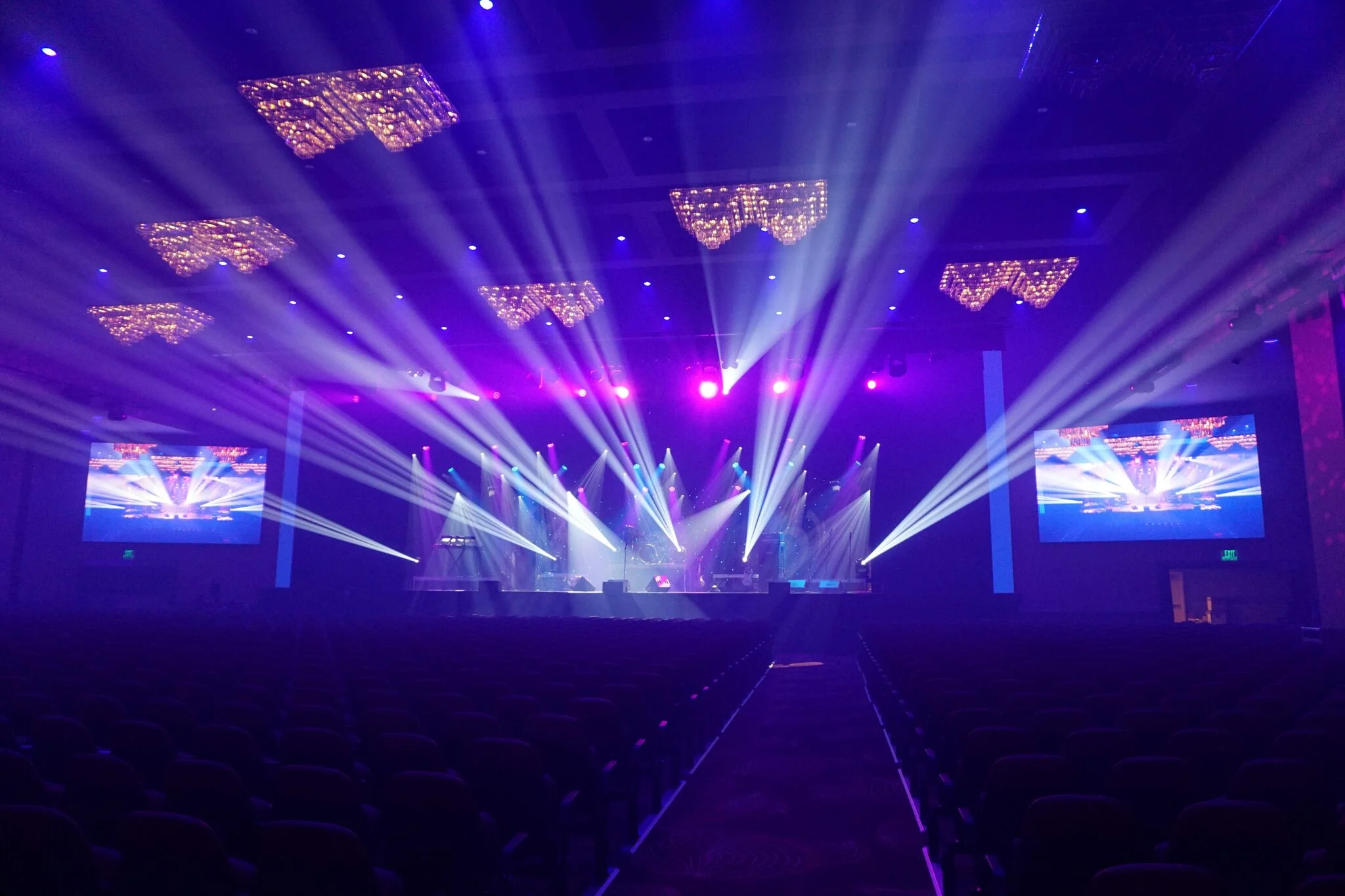 Parx Casino Welcomes Superstars Reba McEntire, Foreigner and Jay Leno