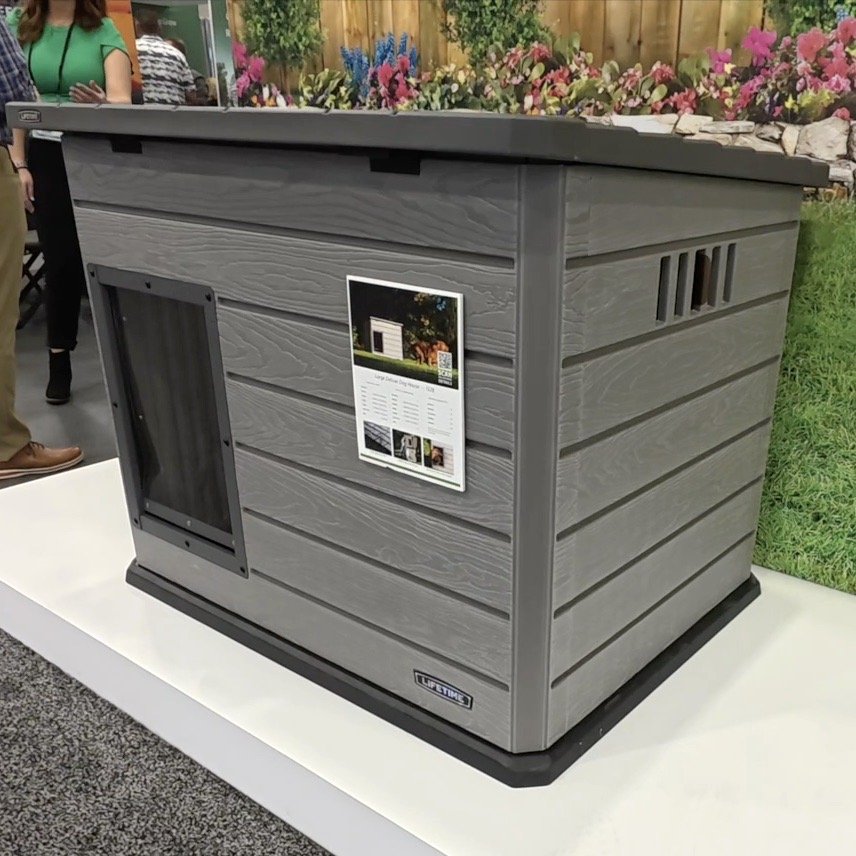 Deluxe Dog House 